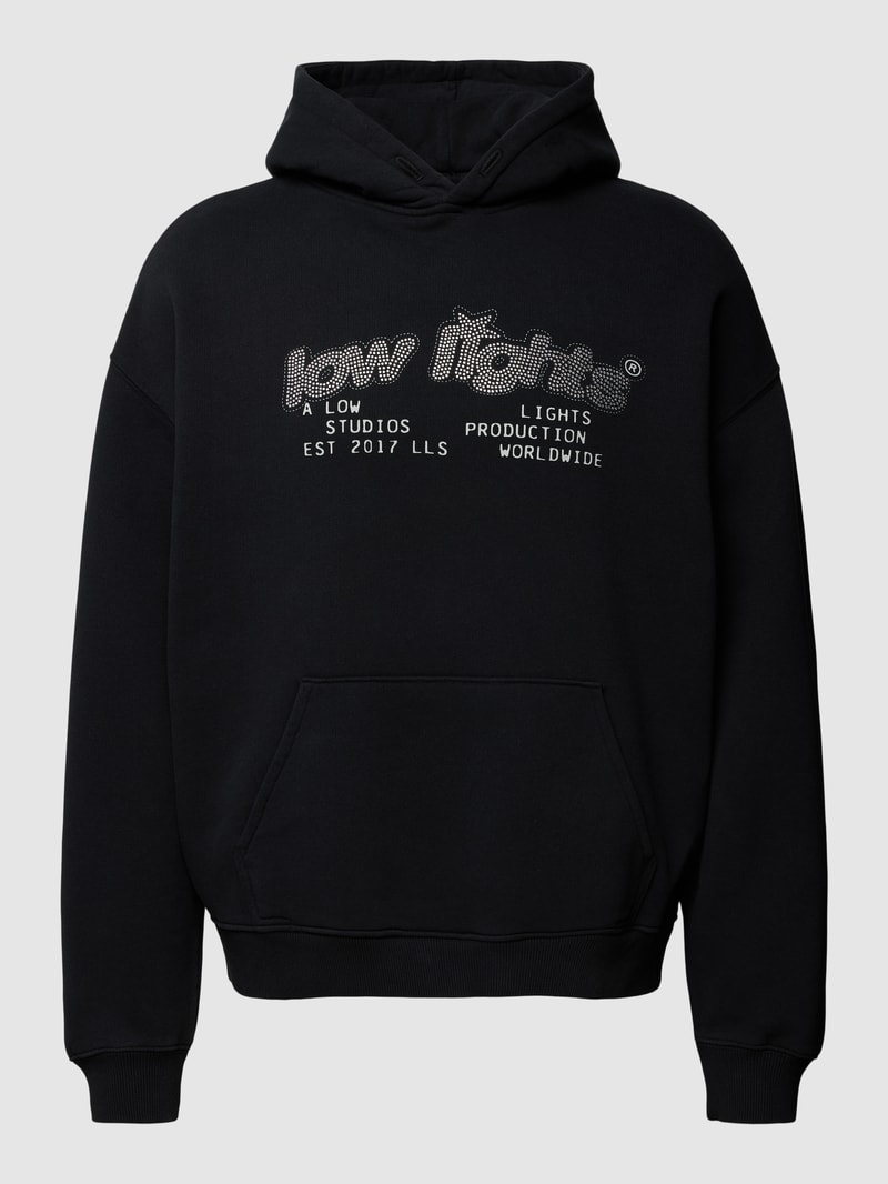 Hoodie mit Ziersteinbesatz in schwarz