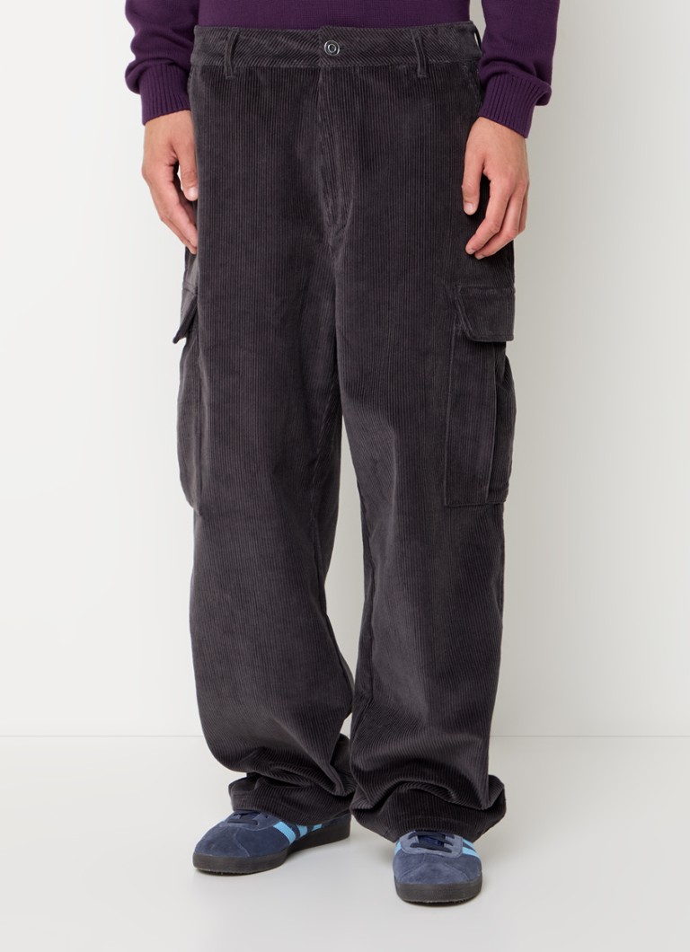 Pantaloni cargo din catifea reiată cu croi larg și buzunare laterale de la Pop Trading Company