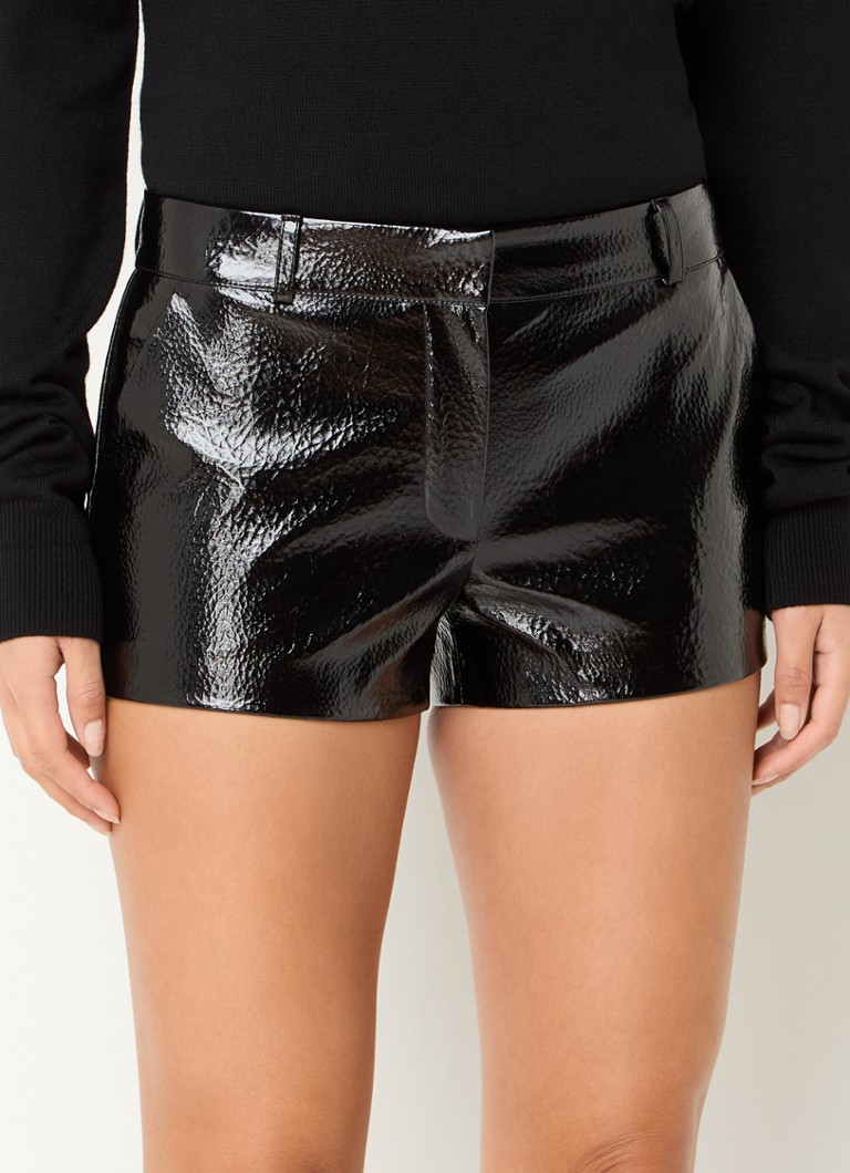Pantaloni scurți din piele ecologică Frankie Shop Kate, talie medie, croială dreaptă, talie înaltă.