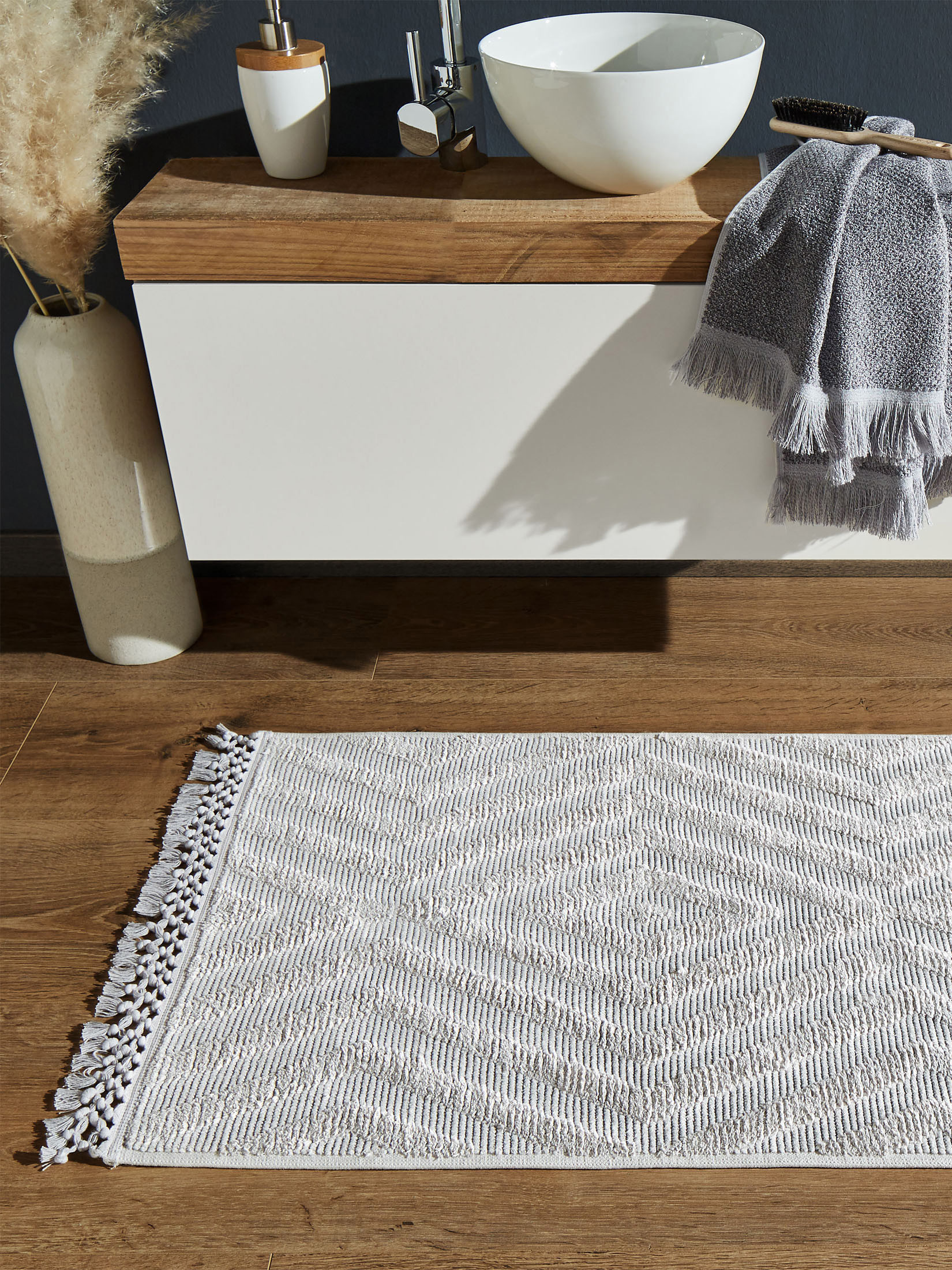 Manya Badematte, Grey