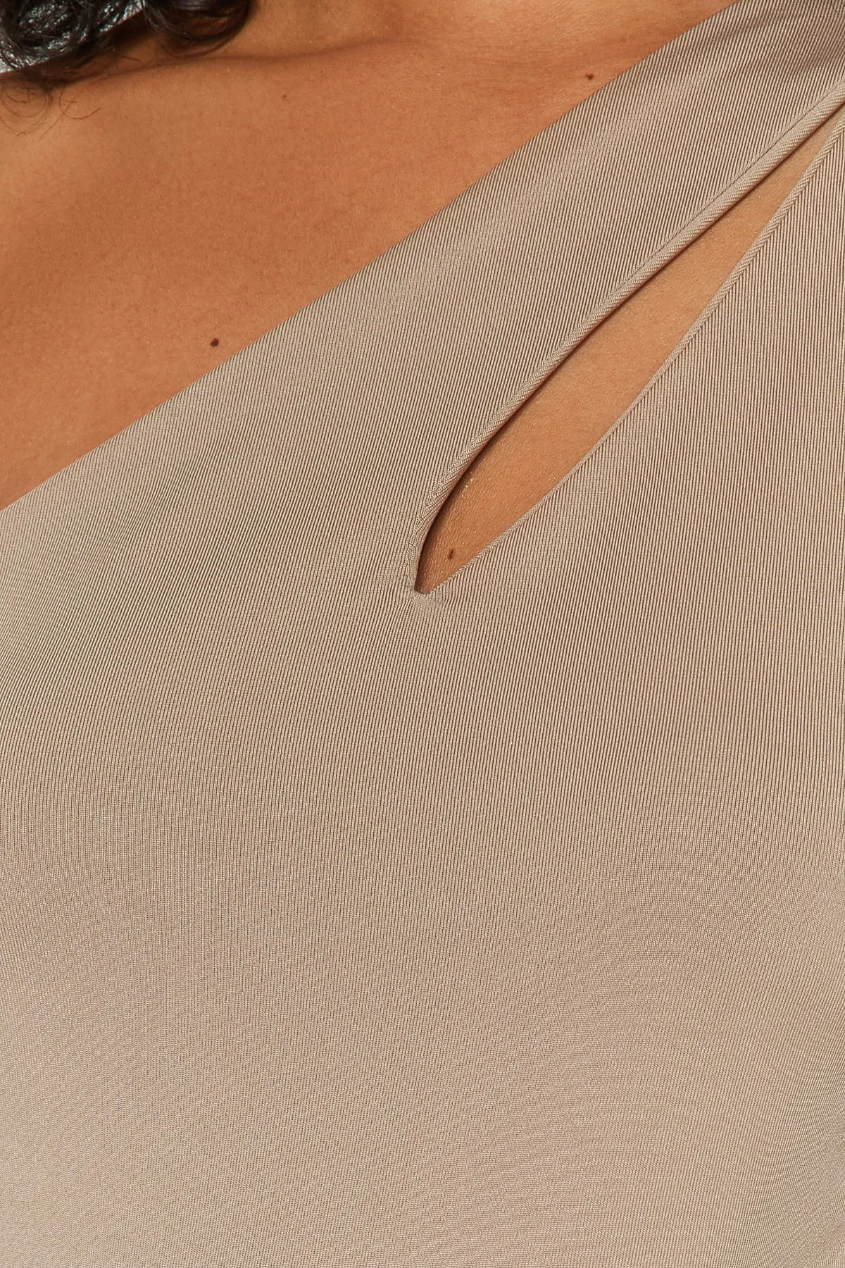 Trendyol Collection  Nerzfarbener, asymmetrischer Kragen, Cut-Outs, Stretch-Strickbody mit Druckknöpfen TWOSS23BD00014