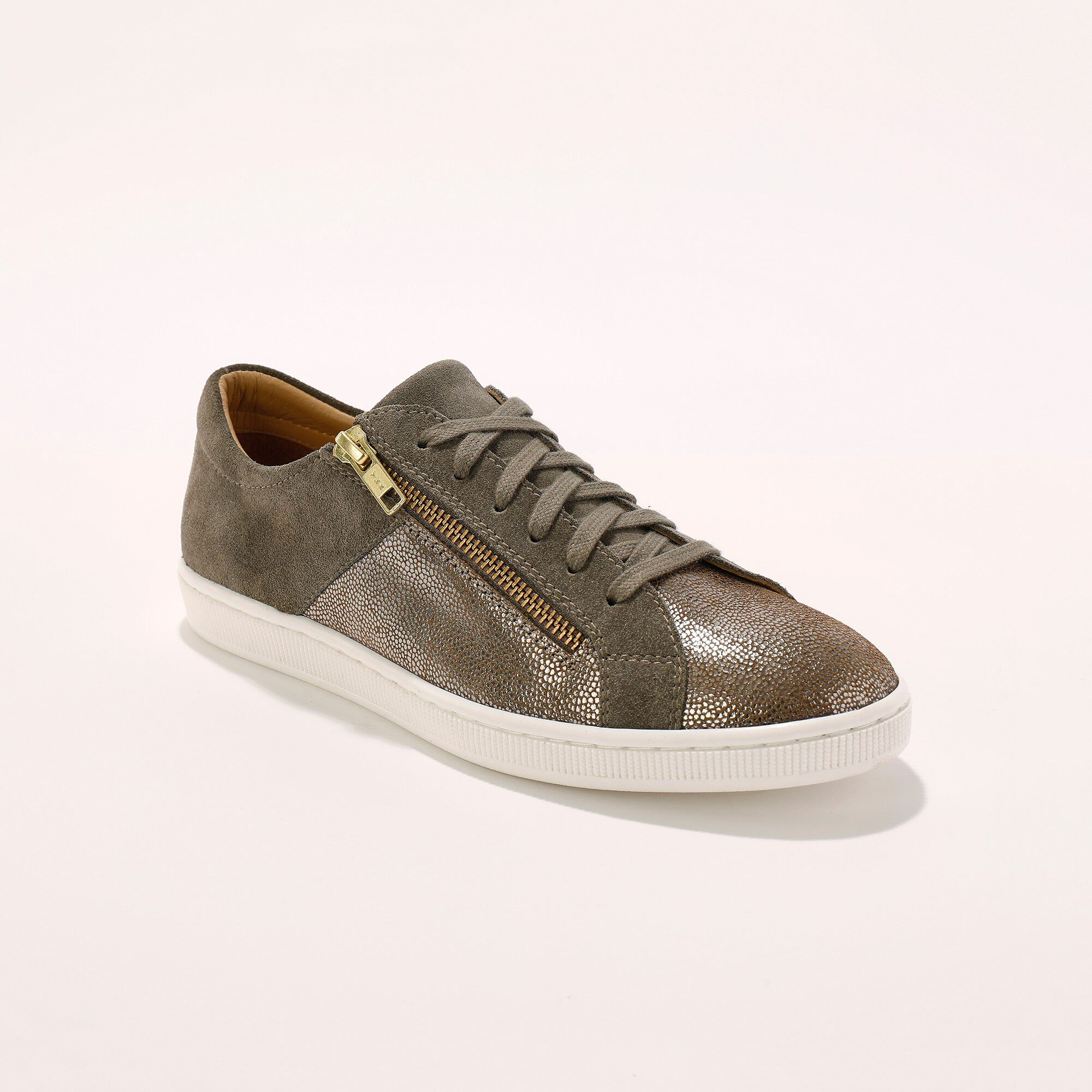 Basket zippée en cuir souple effet irisé