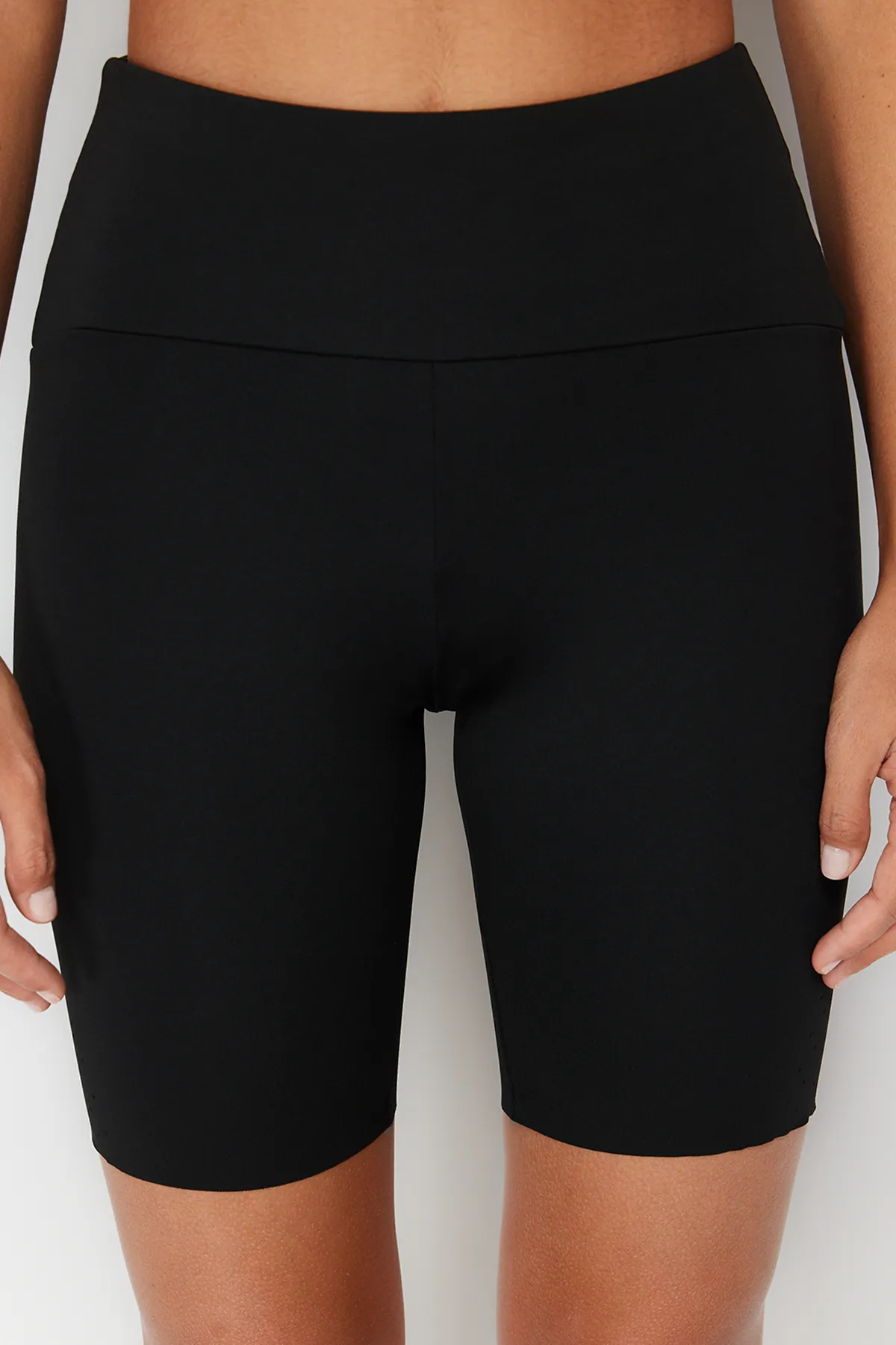 Trendyol Collection  Schwarze Extra Recovery Micro Hole Strick-Sport-Leggings für Radfahrer/Biker/kurze Bikerhose THMSS24TY00012