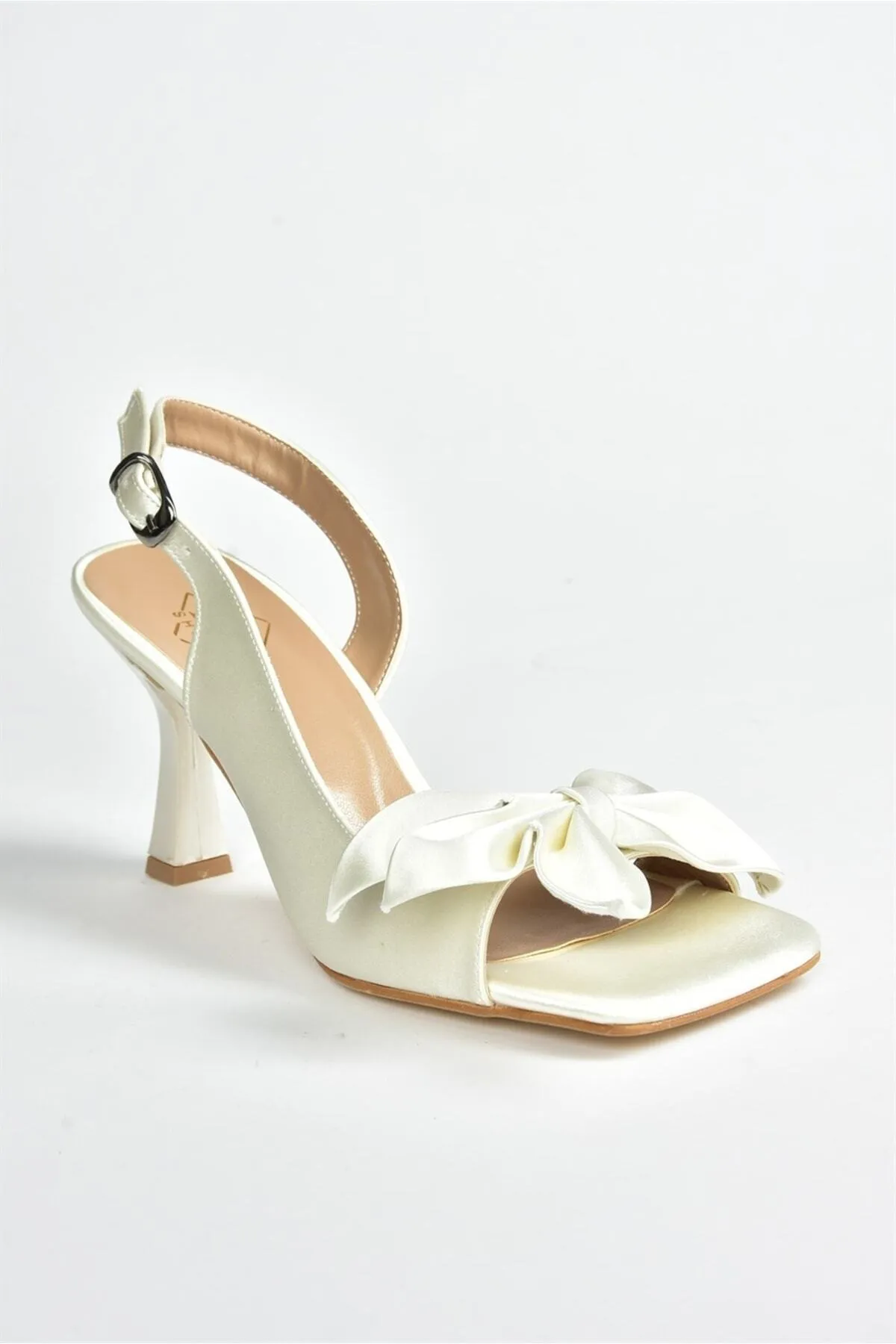 Fox Shoes  Beige Satinband-detaillierte Damenschuhe mit Absatz K749384904