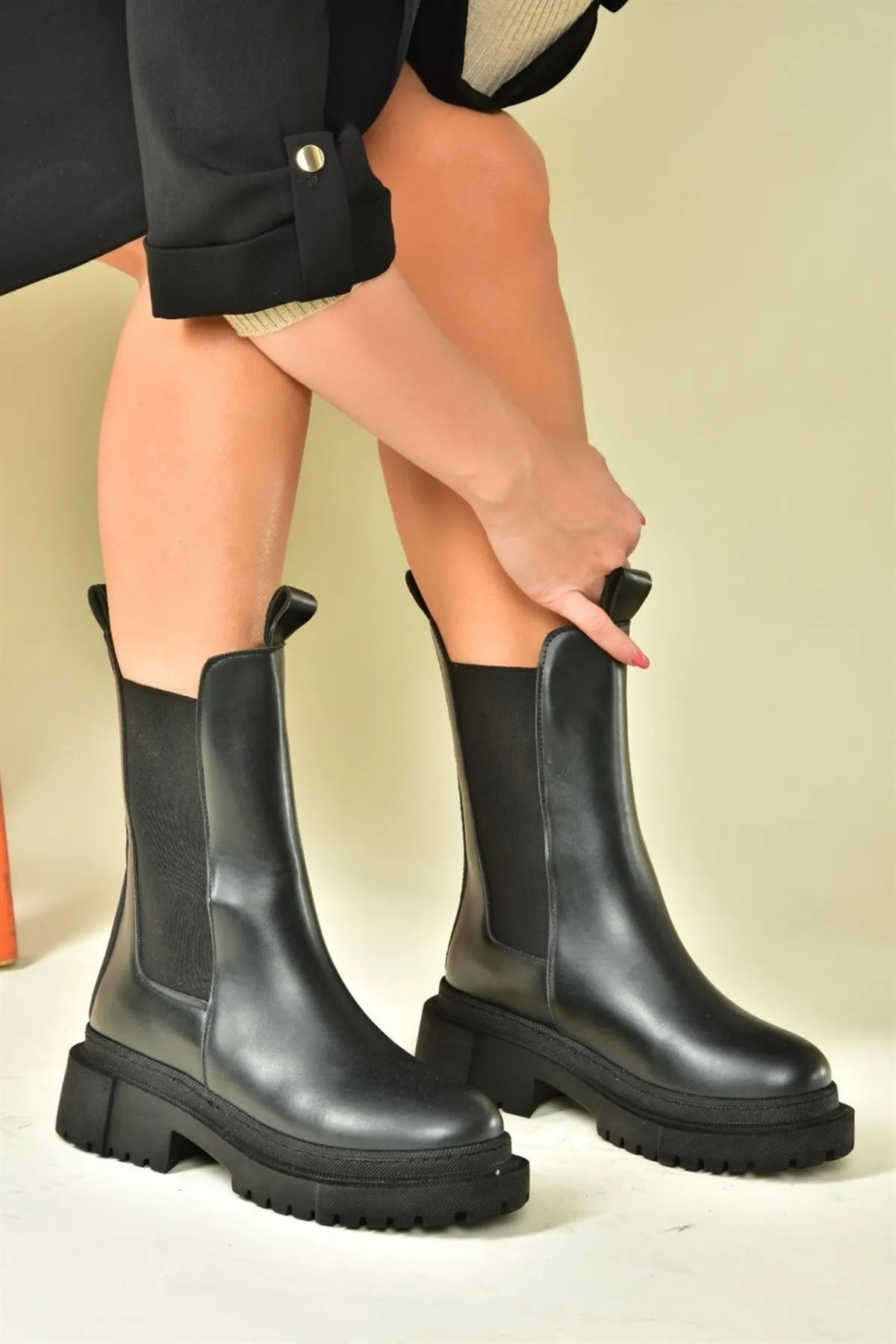 Fox Shoes  Schwarze Daily-Damenstiefel mit dicker Sohle N280349009