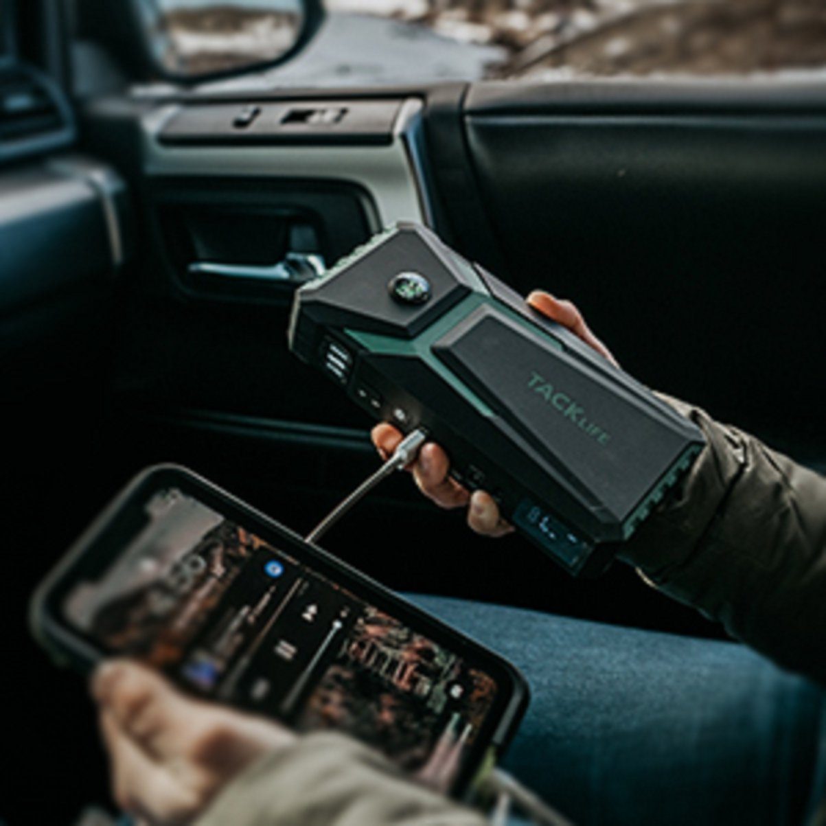 TACKLIFE Starthilfegerät, Auto Batterieladegeräte 18000mAh/800A 2 USB Ladebuchsen