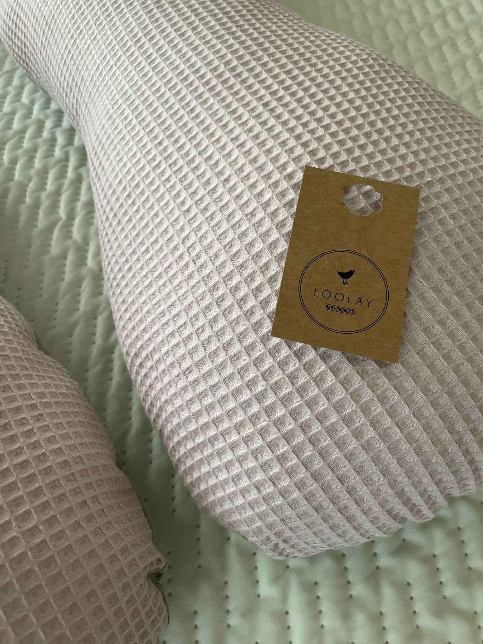 Loolay Stillkissen Schwangerschaftskissen Seitenschläferkissen Stillkissen TYP A 330cm, Attmungsaktive WAFFELPIQUE + GLATT Baumwolle XXXL Lagerungkissen; MUSTER: Waffel ROSA/ Grau, LOOLAY® Stillkissen + Bezug, 100% Europäische Stoffe unf Kleinserien-