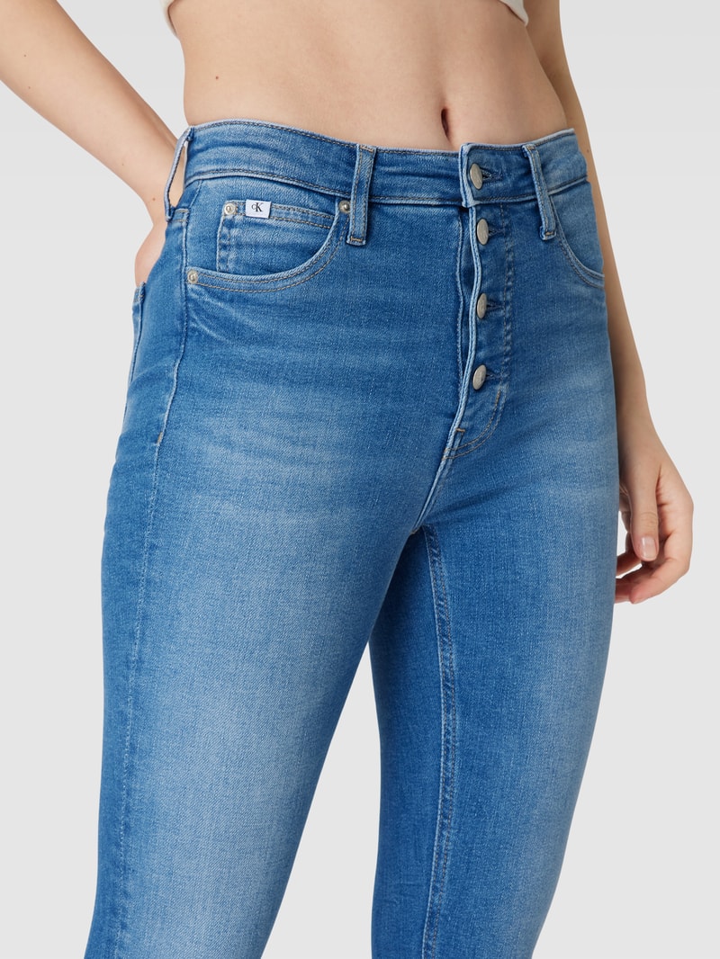 Skinny Fit Jeans mit kurzer Knopfleiste in jeans