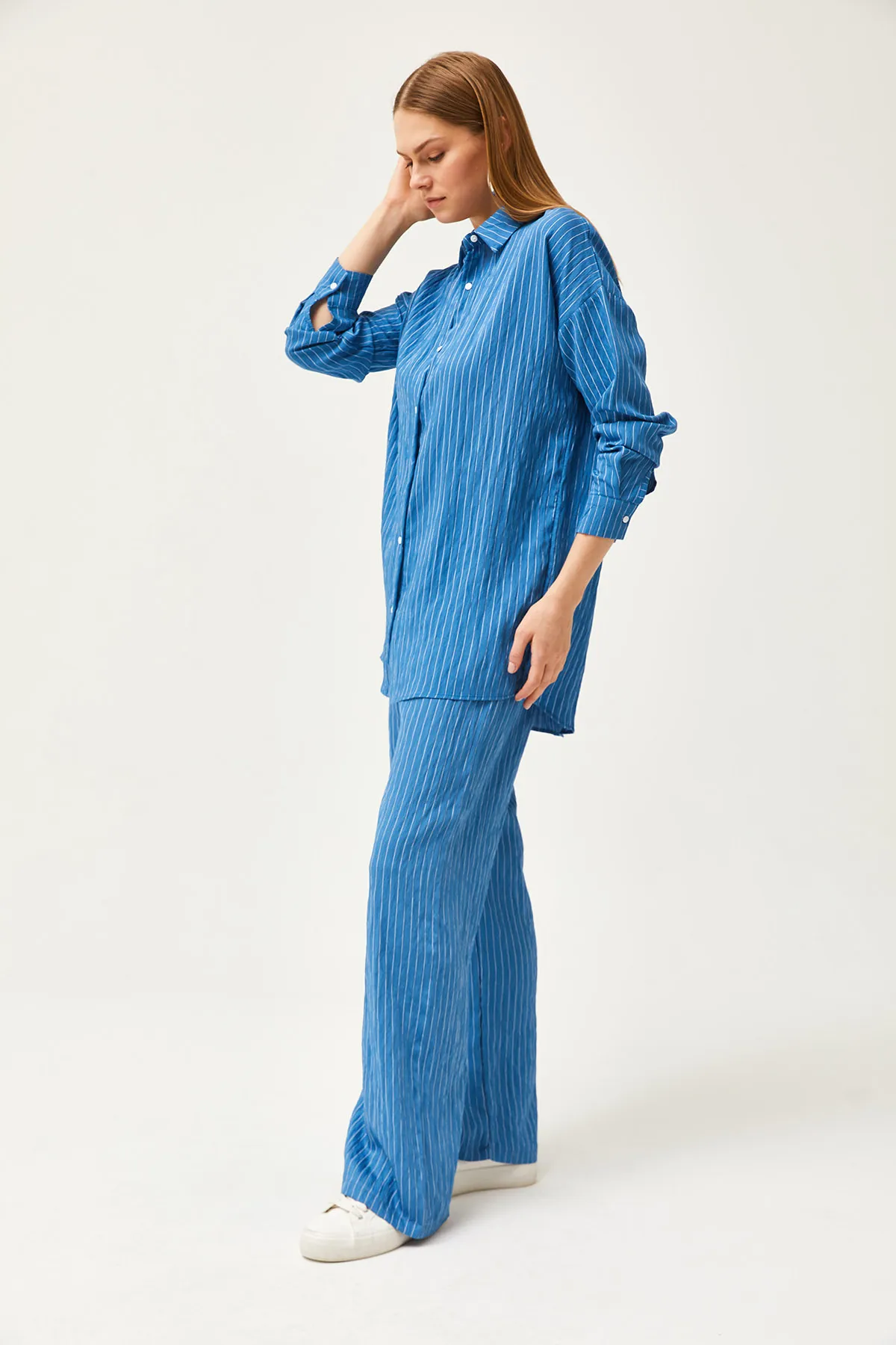 Olalook  Damen-Set mit indigoblau gestreiftem Hemd und Hose TKM-19000282
