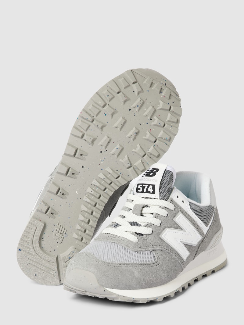 Sneaker mit Label-Details in hellgrau