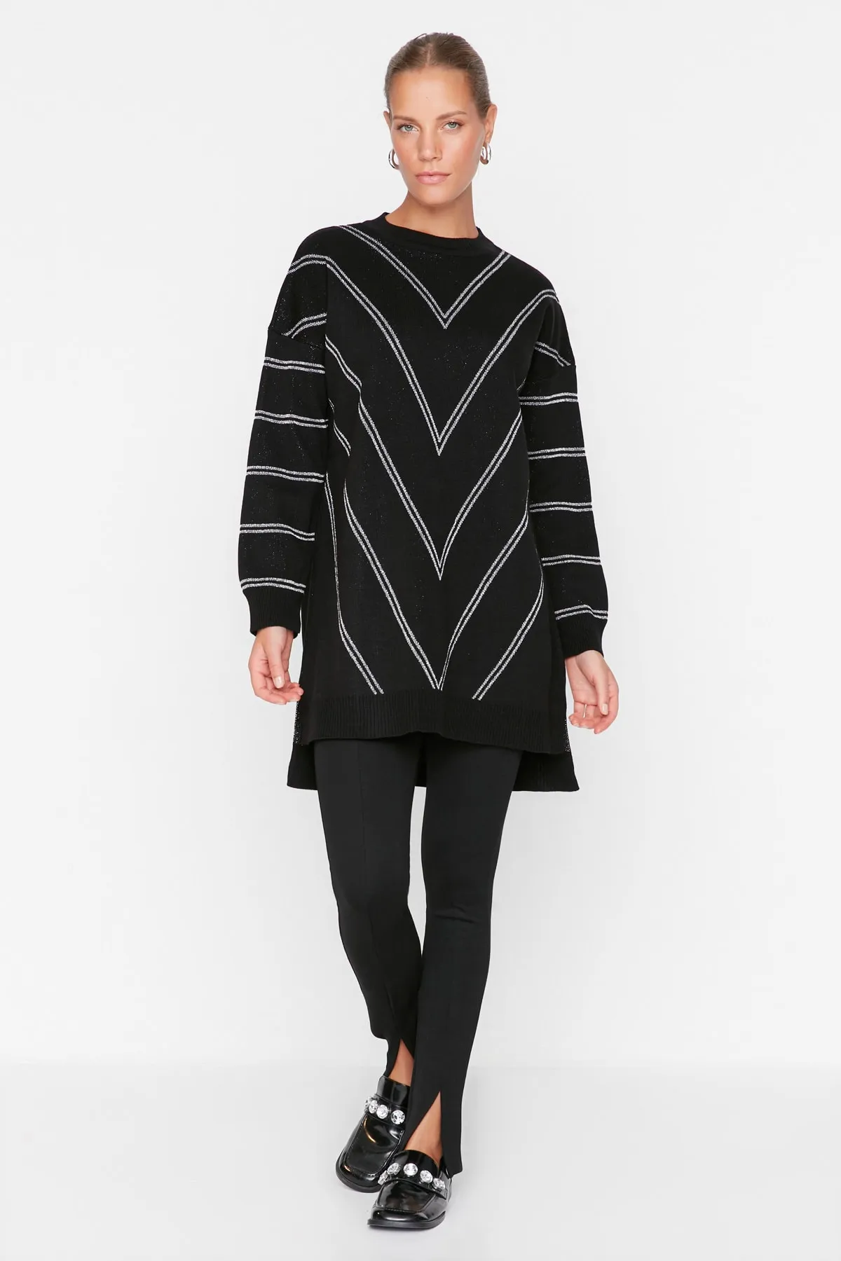 Trendyol Modest  Schwarzer langer Strickpullover aus Lurex TCTAW22AK0129