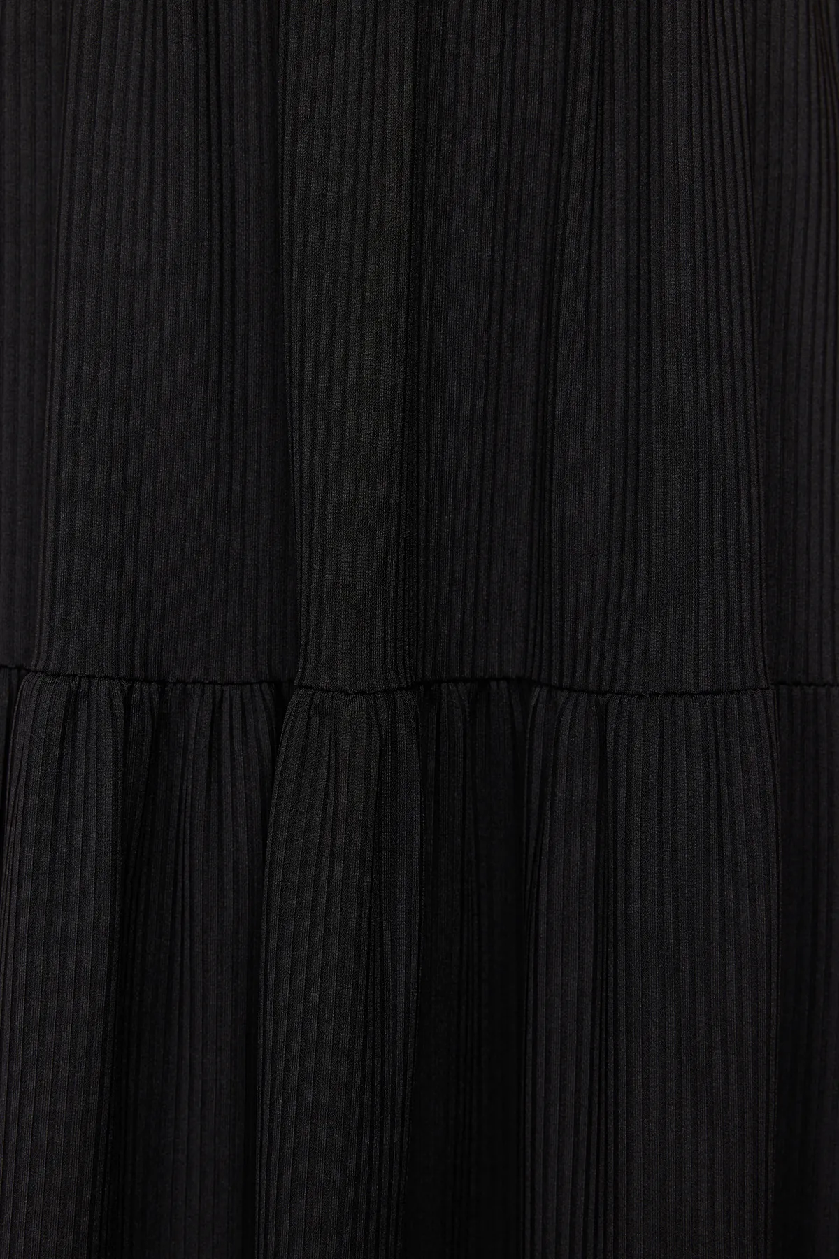 Trendyol Collection  Schwarzes ärmelloses Maxi-Strickkleid in A-Linie mit V-Ausschnitt TWOSS22EL1588