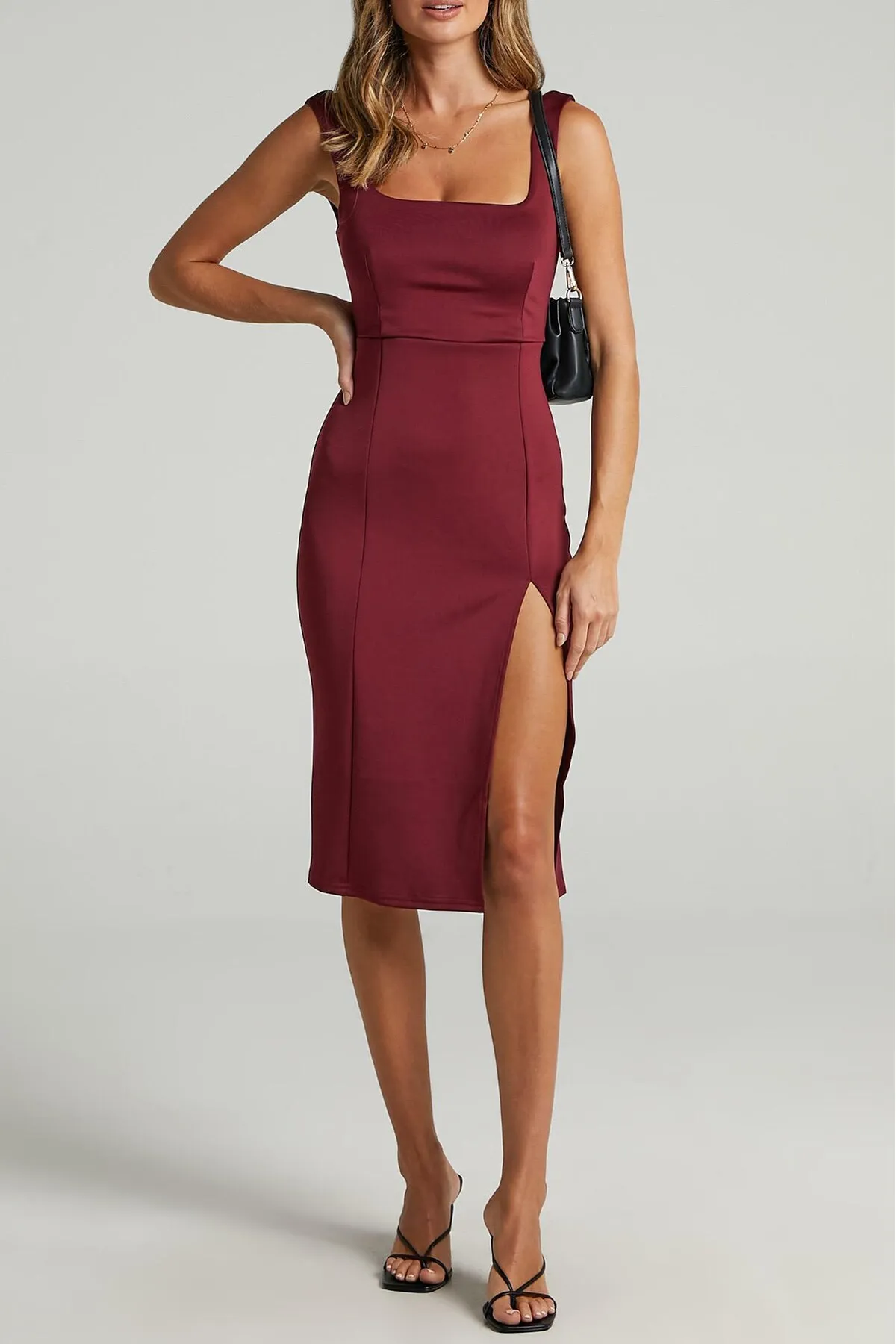 Madmext  Burgunderfarbenes, detailliertes Midikleid mit Trägerschlitz
