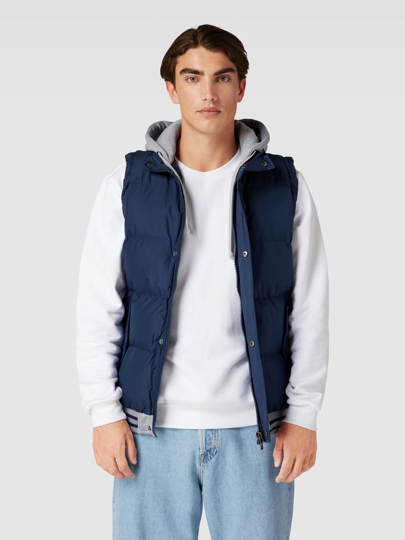 Steppweste mit Label-Patch in royalblau