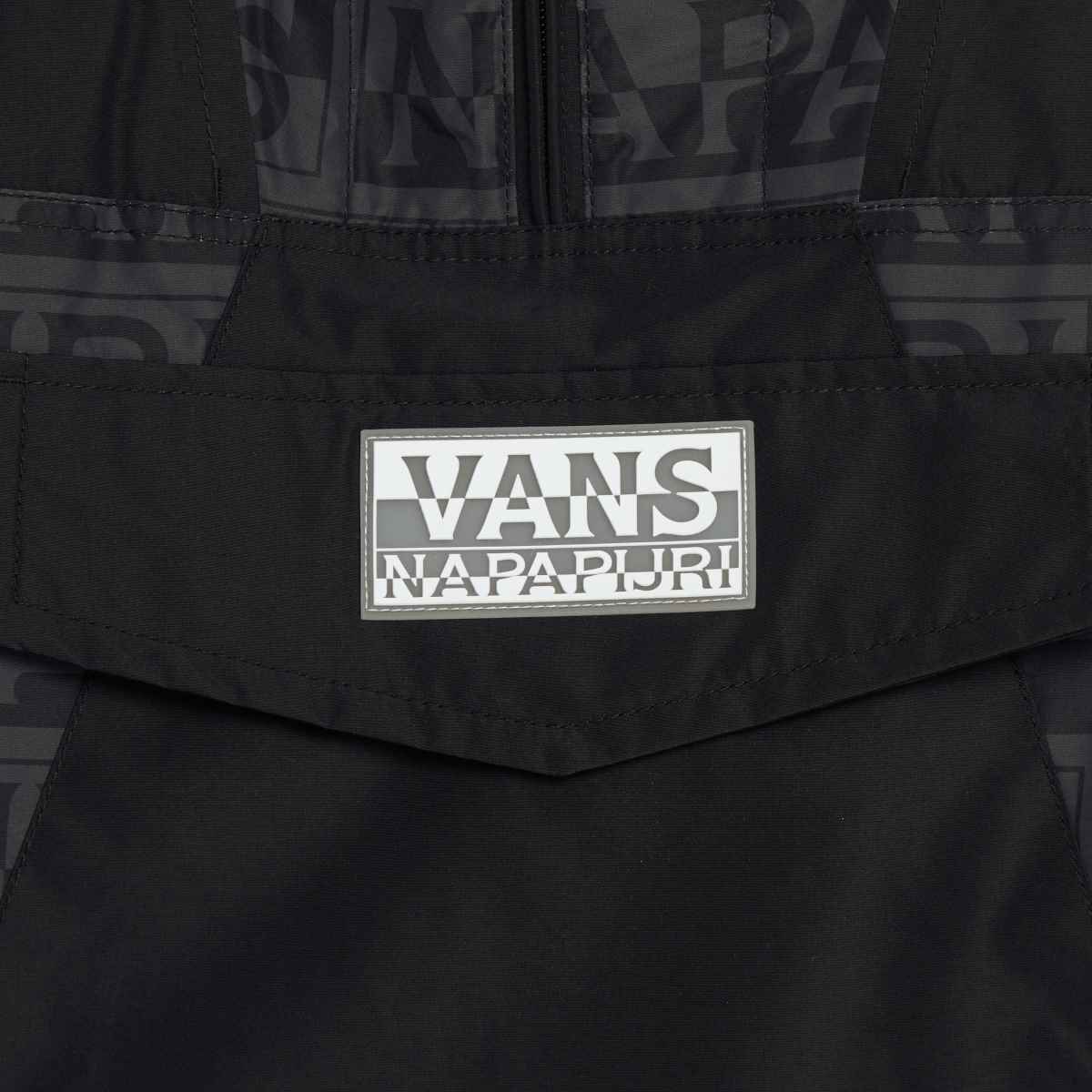 Vans – Napapijri-jacka i svart