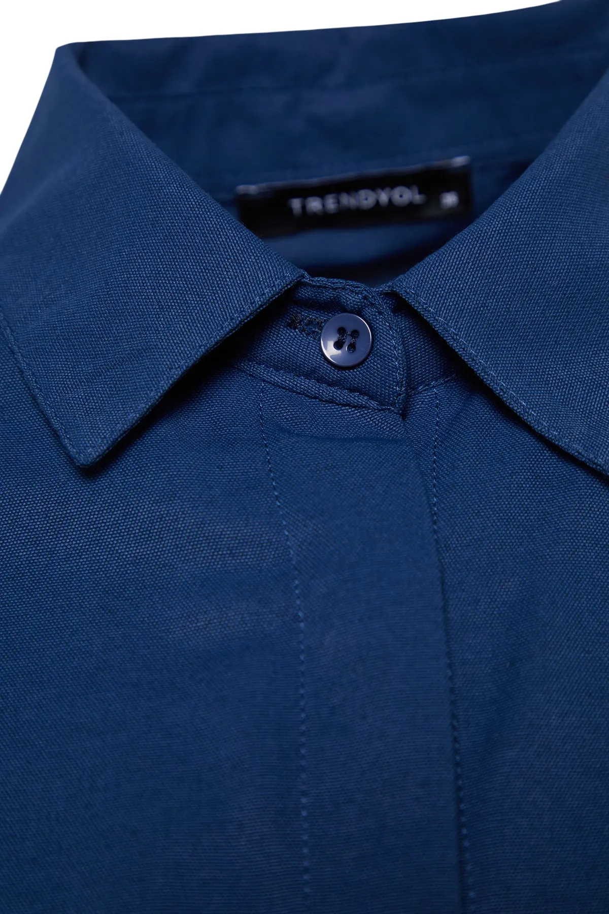 Trendyol Modest  Indigoblaues Hemd aus gewebter Baumwolle mit Rüschen im Denim-Look TCTSS23TG00042