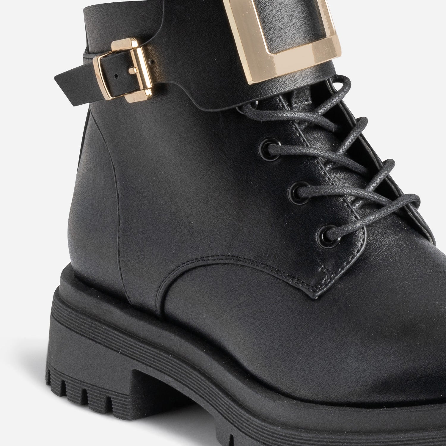 Bottine noire éco-conçue avec boucle