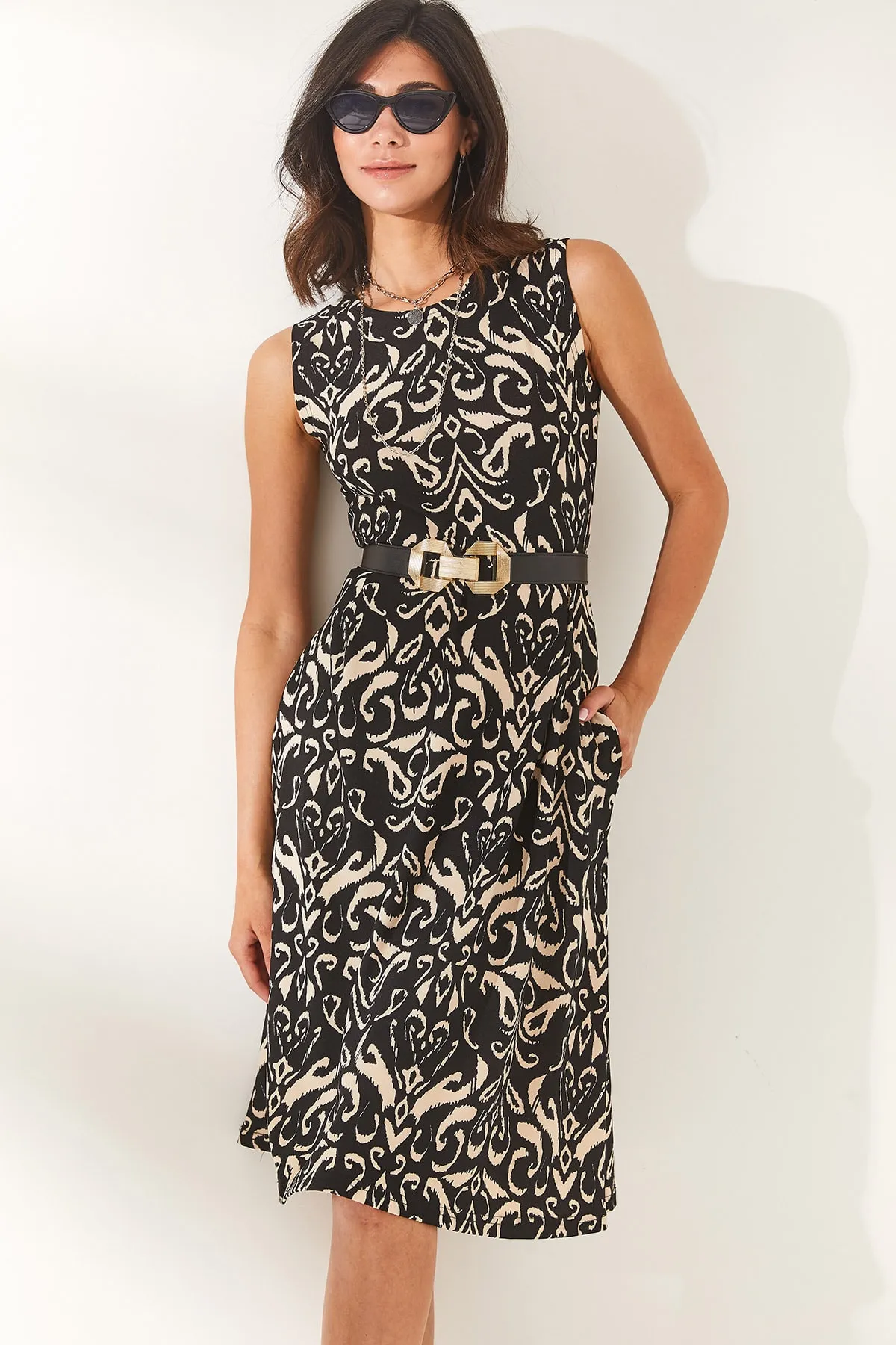 Olalook  Schwarzes, ausgestelltes Kleid mit Schalkragen für Damen ELB-19000480