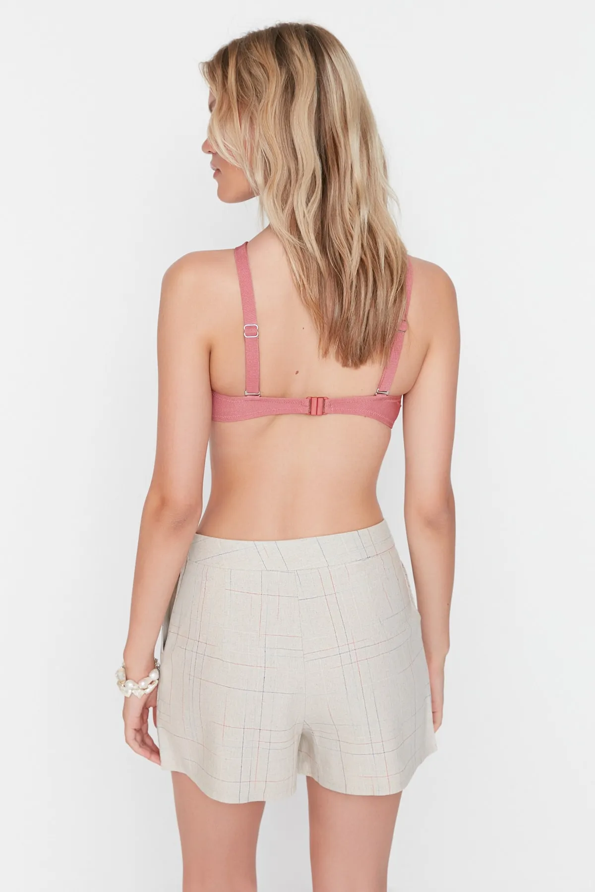 Trendyol Collection  Strandshorts mit Leinenstruktur in Ecru TBESS21SR0058