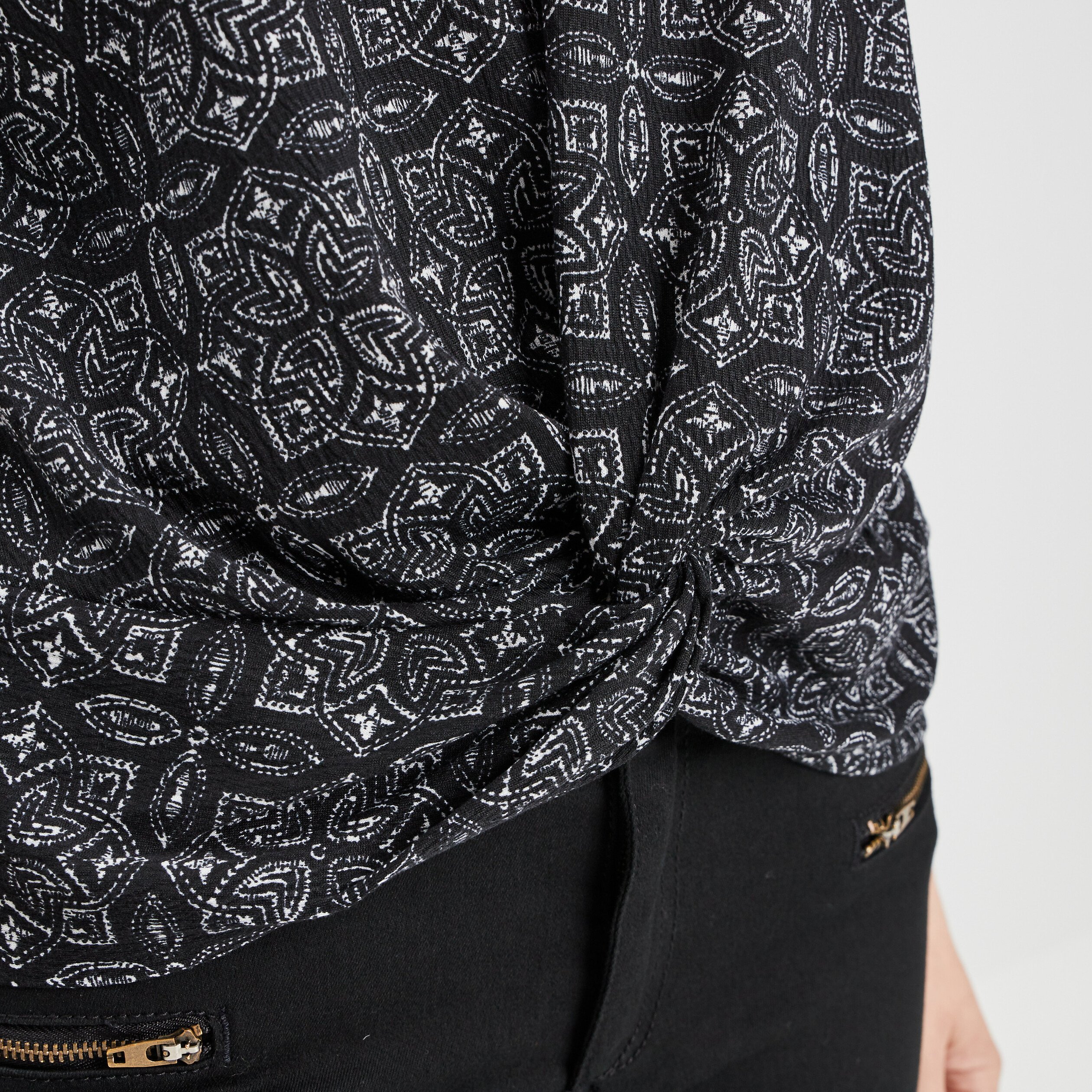 T-shirt manches courtes détail noeud noir femme | La Halle