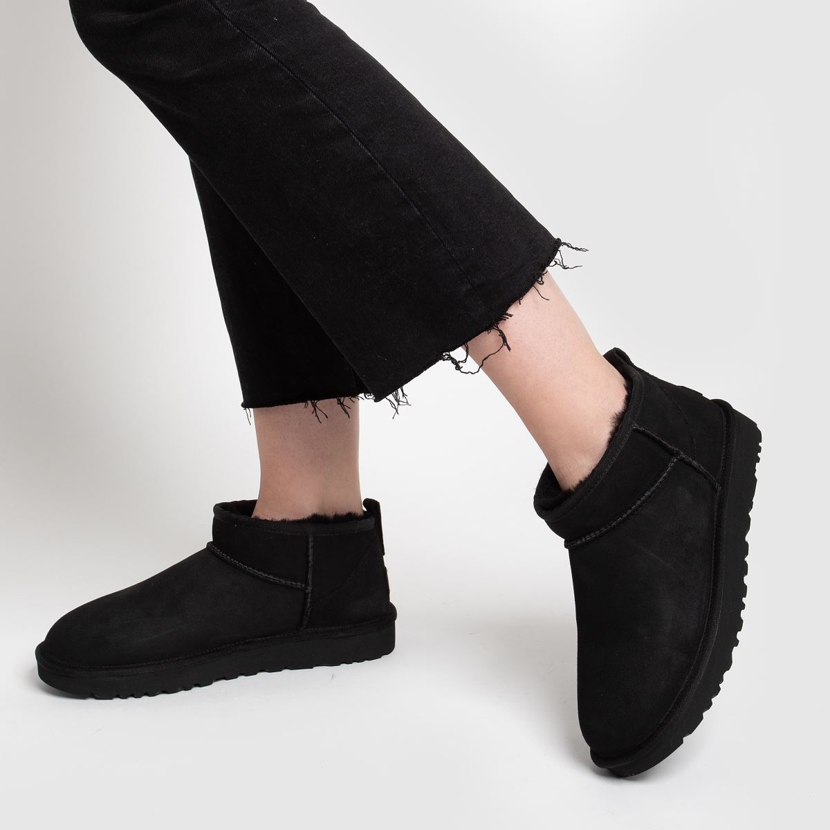 Klasické ultra mini boty UGG v černé barvě