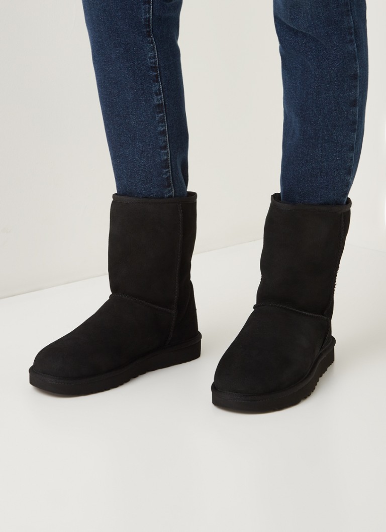 UGG Classic II κοντές σουέτ μπότες