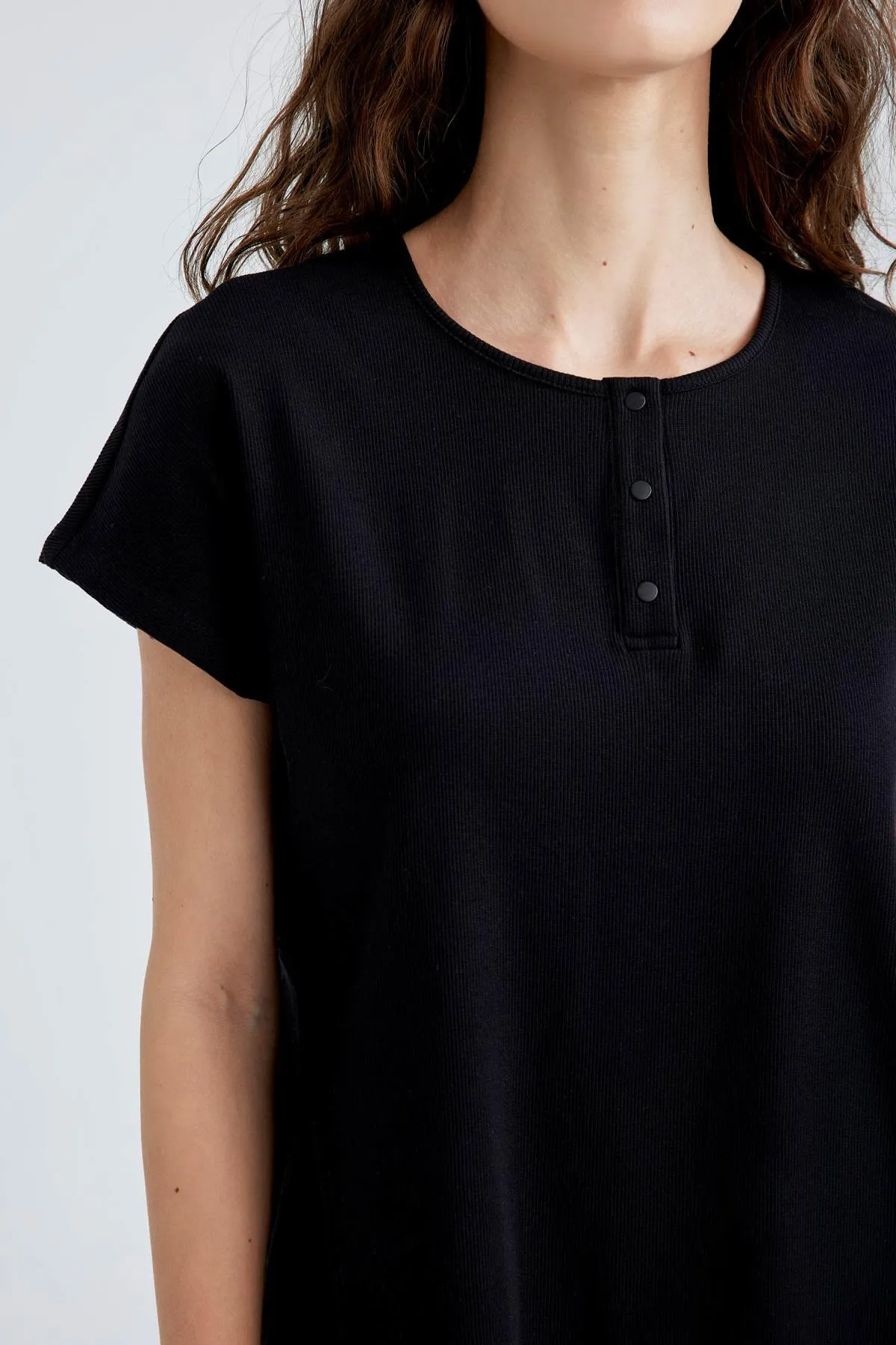 DeFacto  Fall In Love Basic-Pyjama-Oberteil mit normaler Passform und Rundhalsausschnitt Z5331az23sp