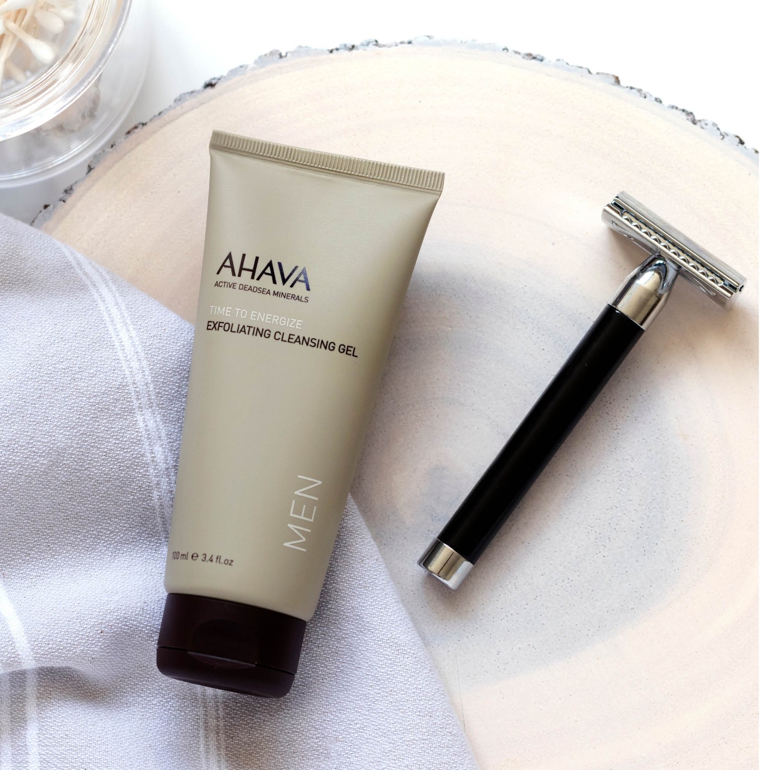 Żel oczyszczający AHAVA Men Exfoliating Cleansing Gel