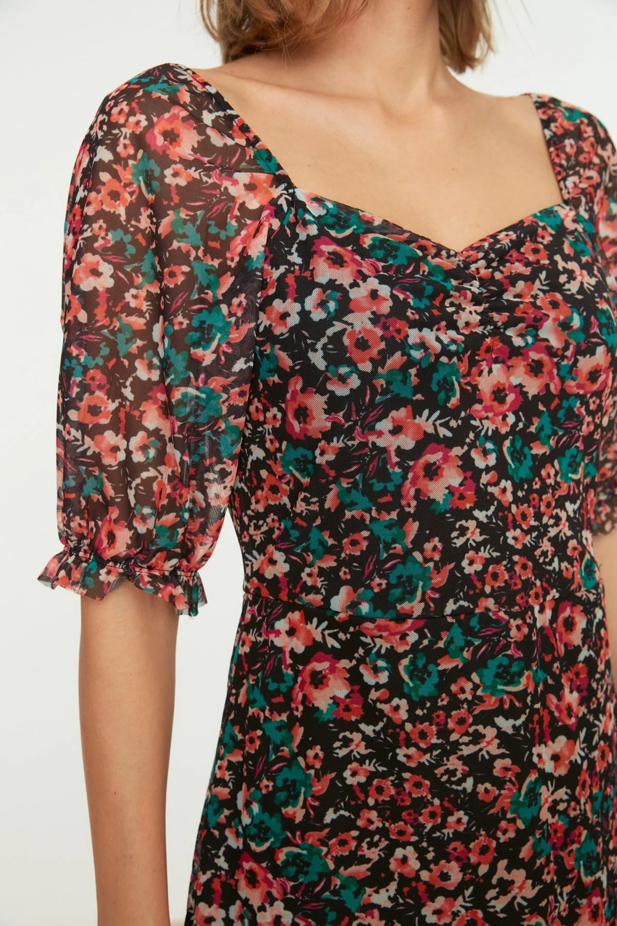 Trendyol Collection  Mehrfarbiges, rüschendetailliertes Tüll-Strickkleid