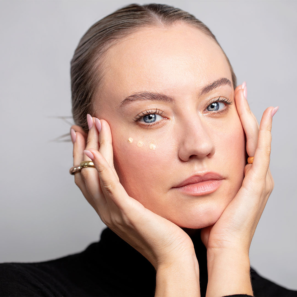 Antipodes Kiwi Seed Gold Contour Des Yeux Éclat D’Or À L'Huile De Kiwi Crème contour des yeux illuminatrice naturelle aux flocons d'or 23 carats