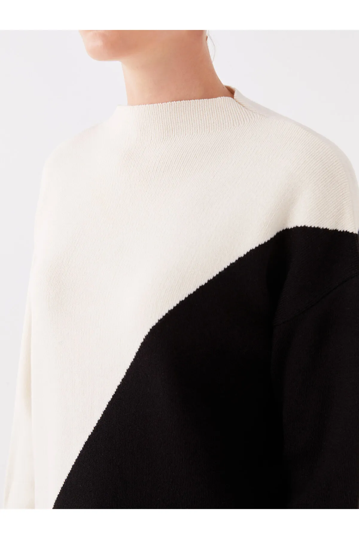 LC Waikiki  Langärmlige Oversize-Stricktunika mit halbem Rollkragen und Farbblockierung für Damen