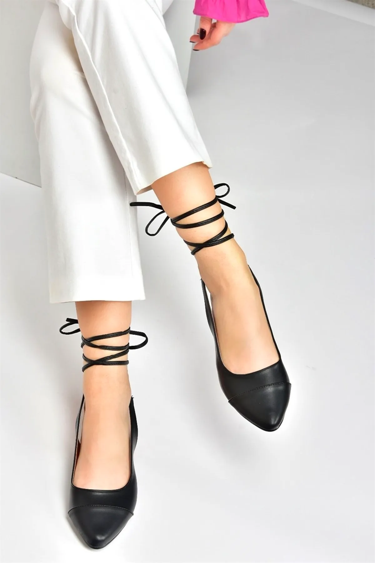 Fox Shoes  Schwarze Ballerina für Damen, Ballerina mit Knöchelriemen, M726890209