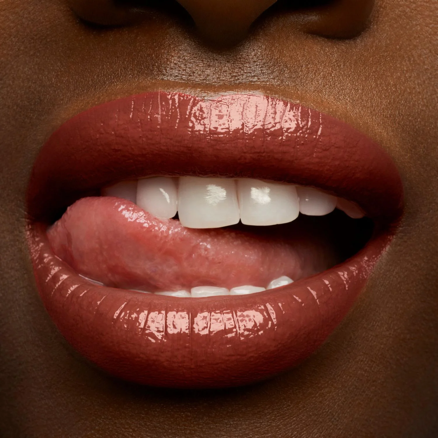 Lips Rouge Volupté Shine - Barra de labios brillante