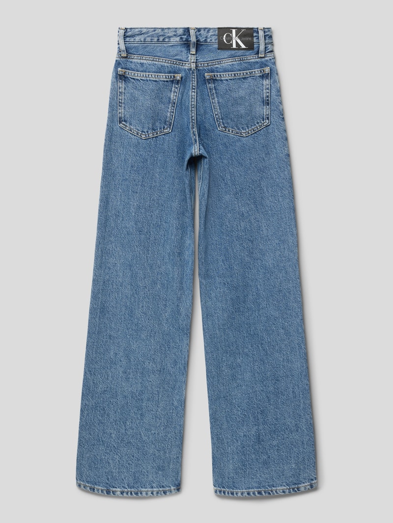 Jeans mit Label-Detail in blau