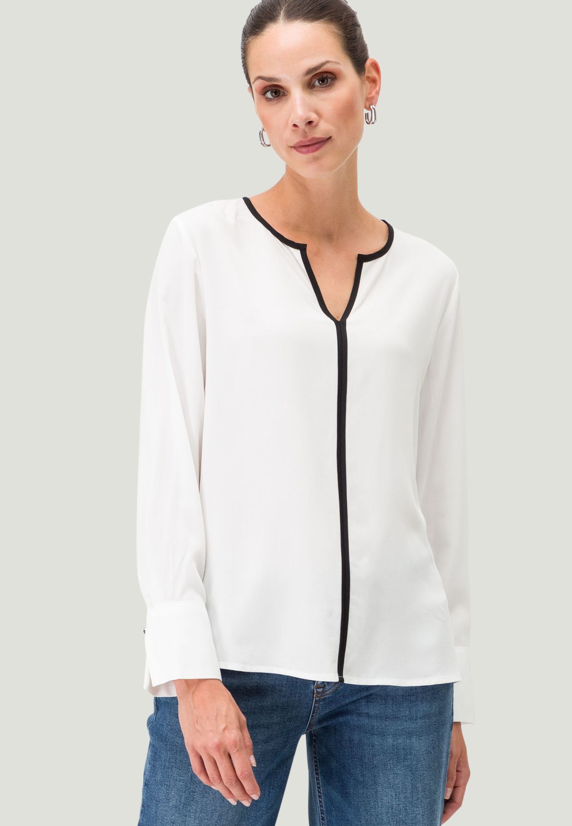 Viskosebluse mit Kontrastpaspel
