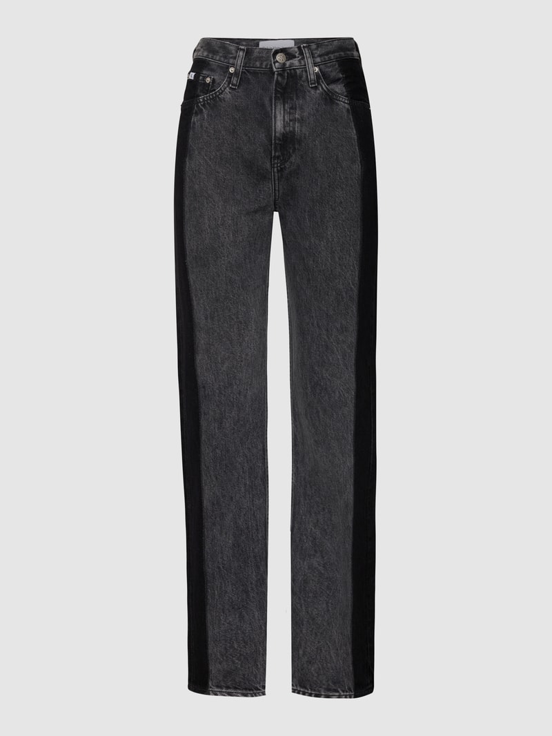 High Rise Jeans mit Coloured Denim in schwarz