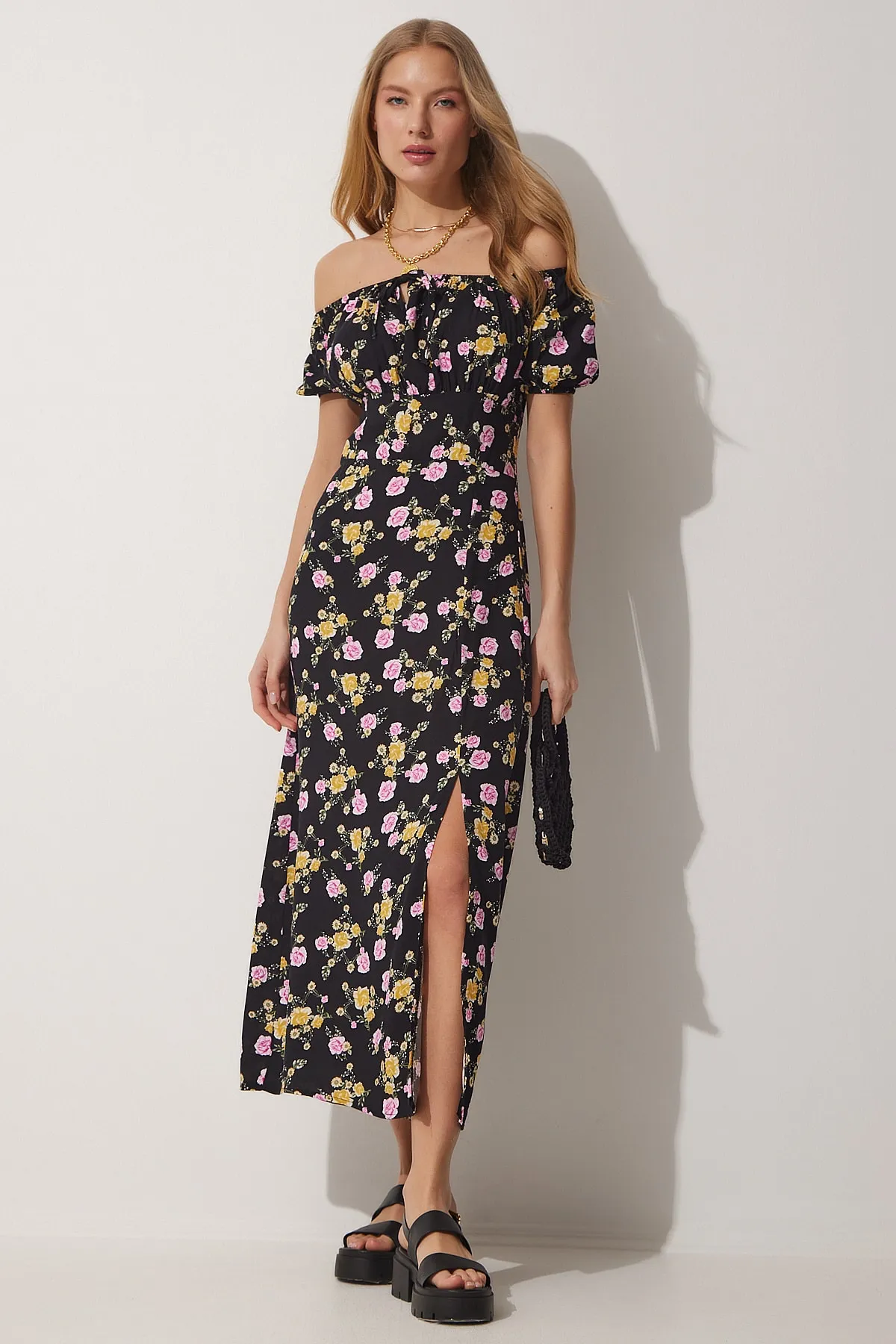 Happiness İstanbul  Langes Viskose-Sommerkleid für Damen in Schwarz mit Blumenmuster und gerafftem Kragen DK00143