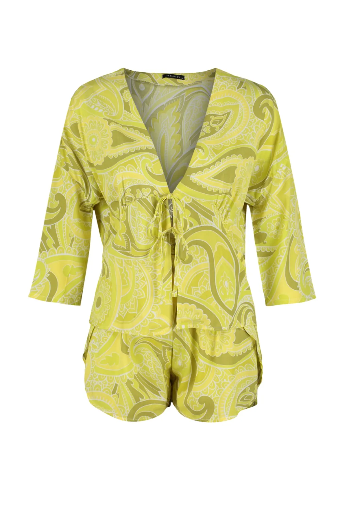 Trendyol Collection  Mehrfarbig gemustertes Pyjama-Set aus Viskose-Shirt und Shorts mit Schnürung THMSS23PT00165