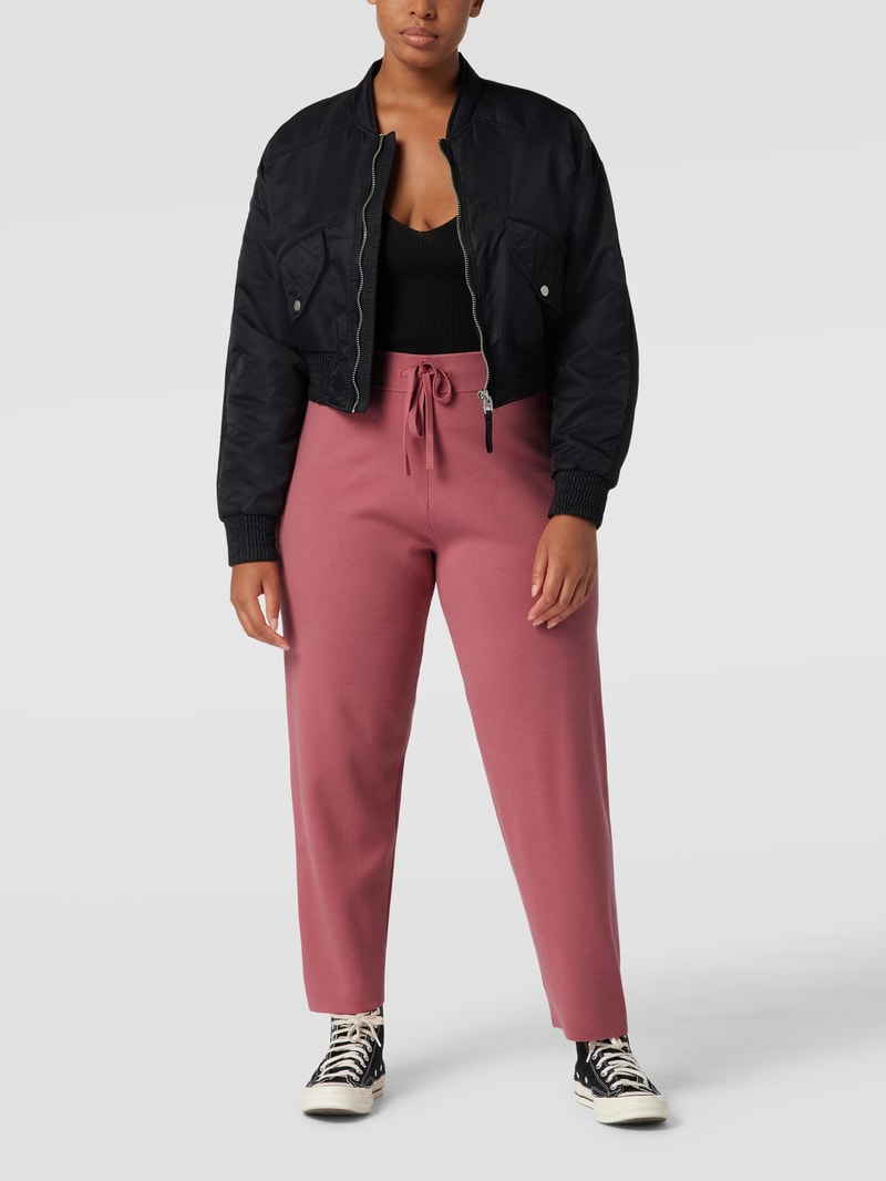 PLUS SIZE Sweatpants mit Label-Details in pink
