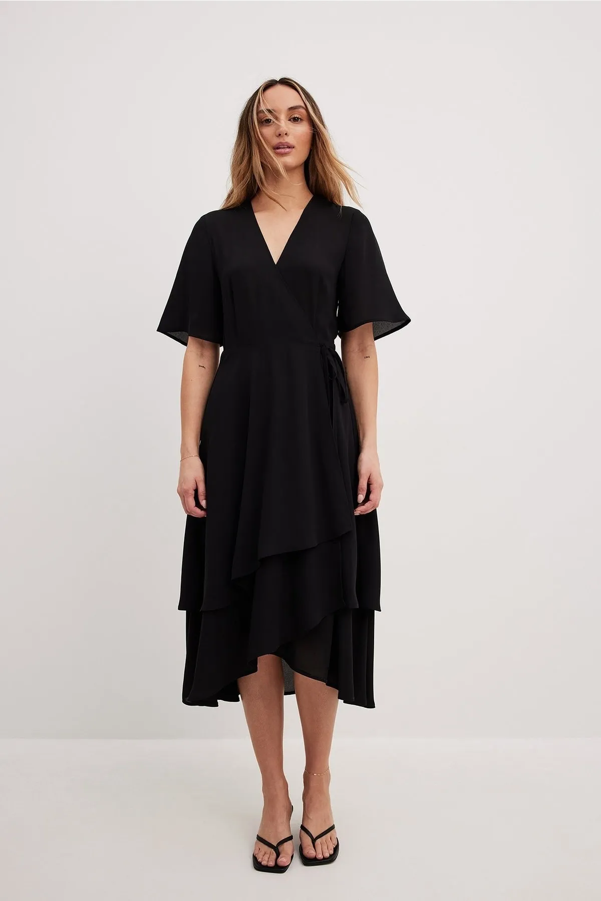 NA-KD  Zweilagiges Chiffon-Midikleid