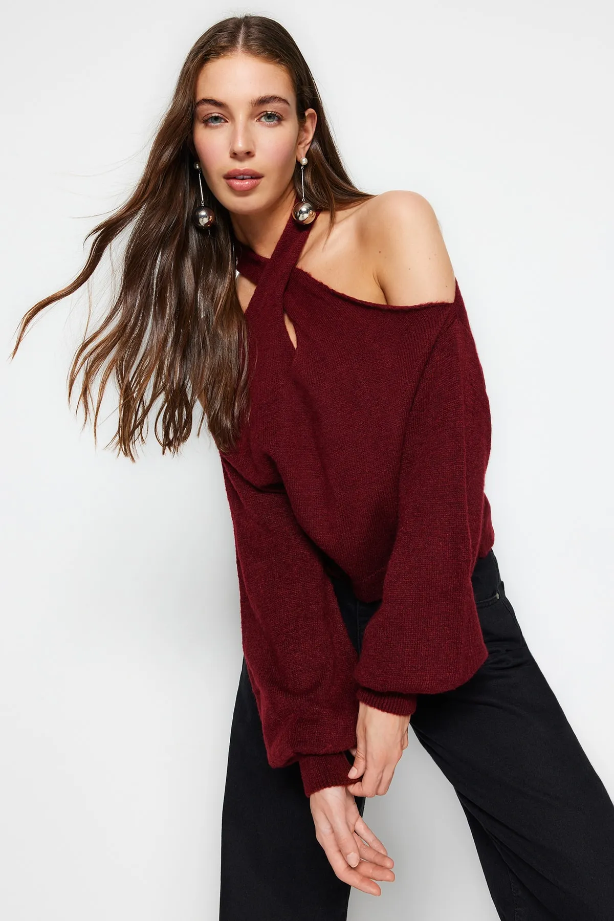 Trendyol Collection  Weinroter Strickpullover mit weicher Textur und Fenster/Ausschnitten TWOAW24KZ00166