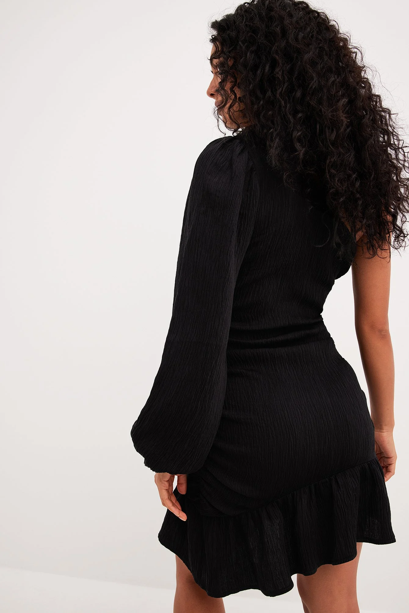 Einseitig schulterfreies Minikleid