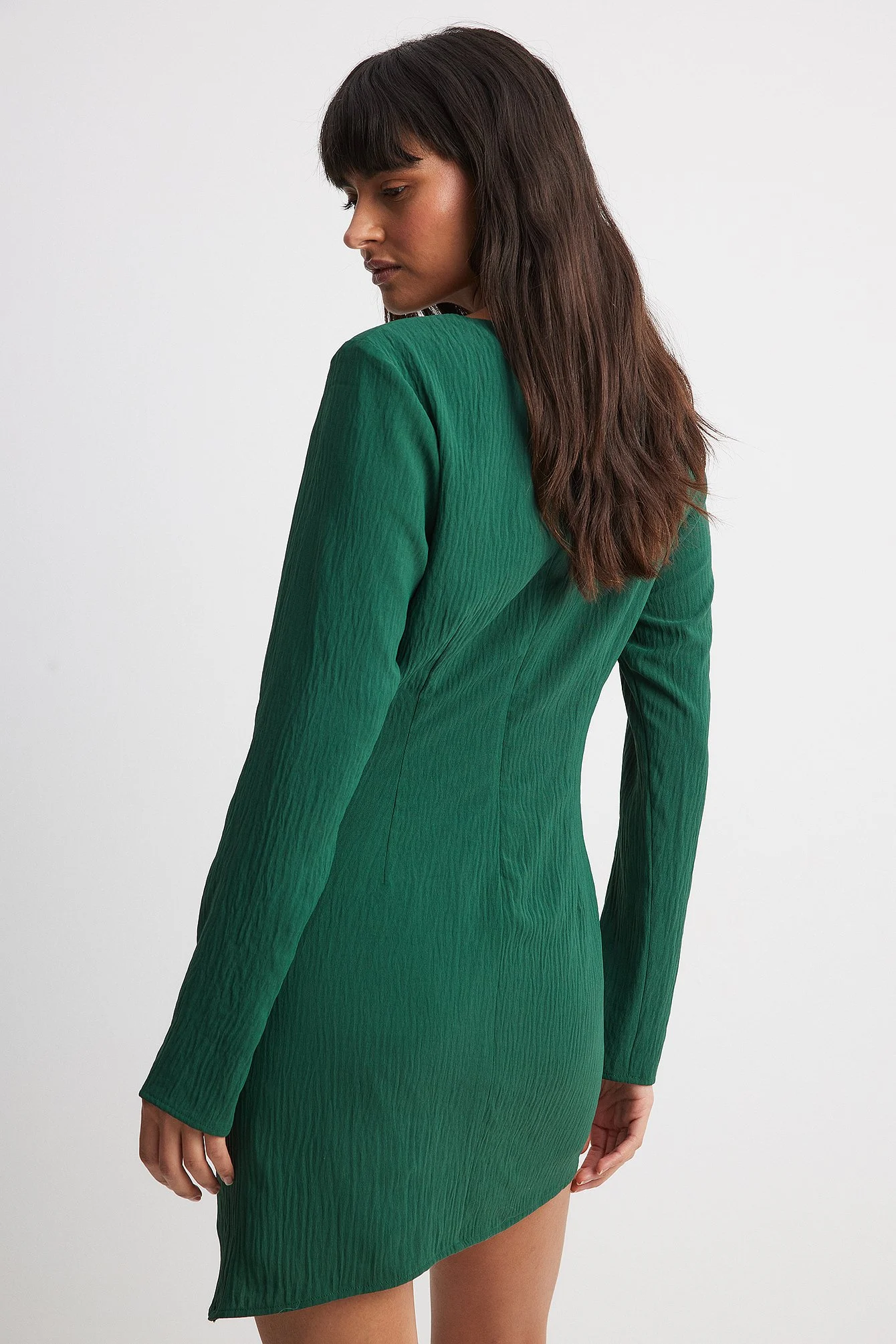 Gerafftes Minikleid mit markierter Taille