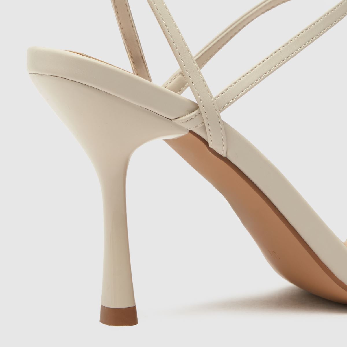 Schuh – Stasia – Höga klackar med tåöglor i off-white