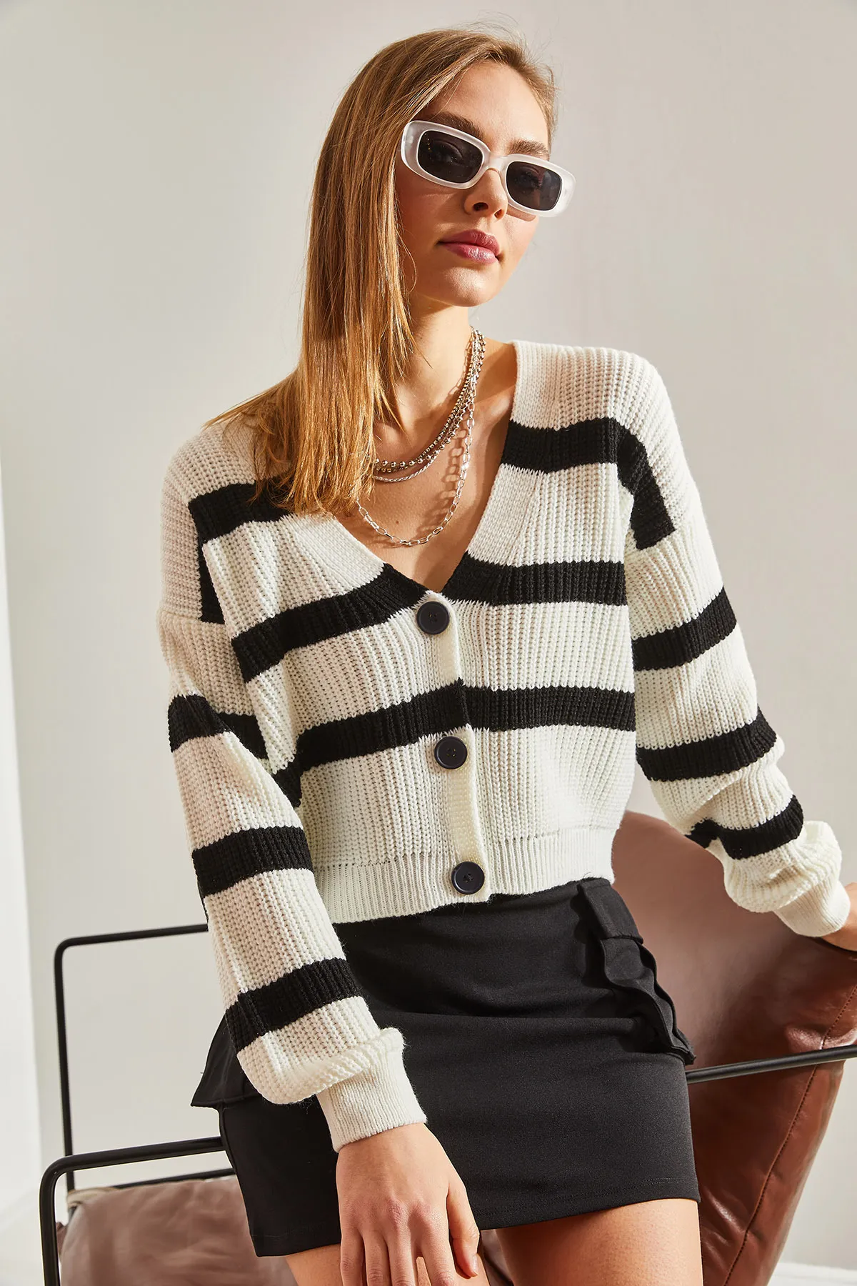 Bianco Lucci  Damen-Cardigan aus gestreiftem Strick mit drei Knöpfen
