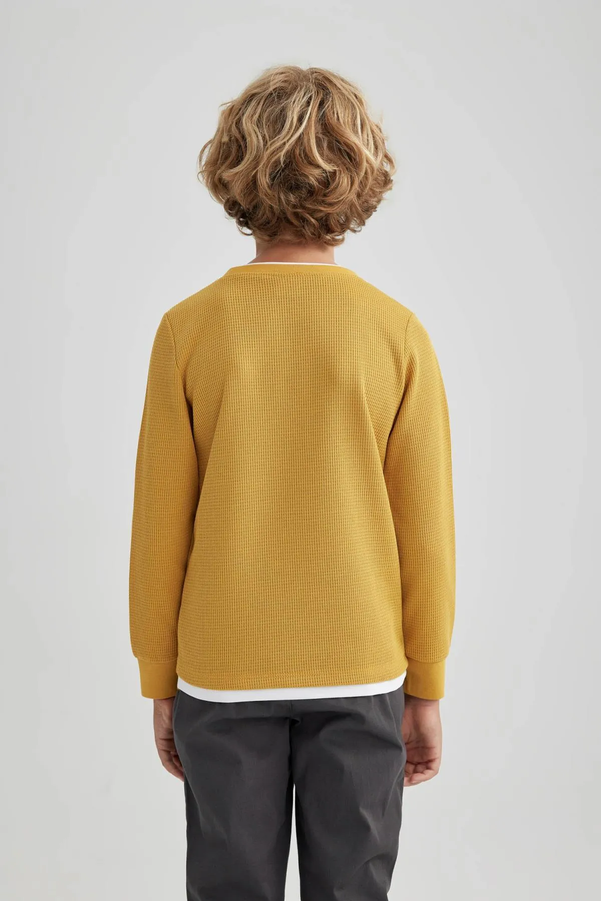 DeFacto  Langärmliges T-Shirt mit Rundhalsausschnitt und Waffelmuster für Jungen in normaler Passform