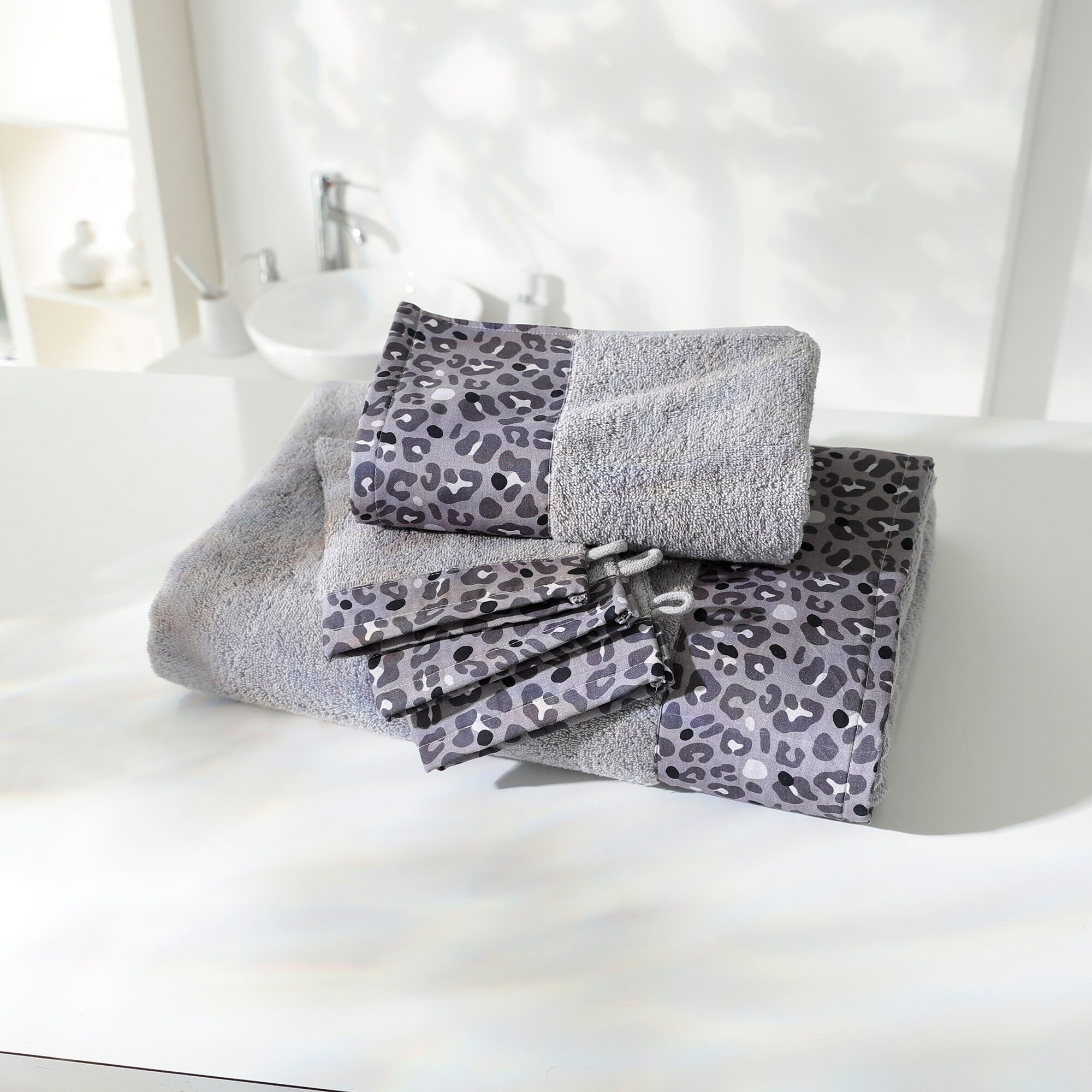 Éponge bouclette 420 g/m² liteau imprimé léopard