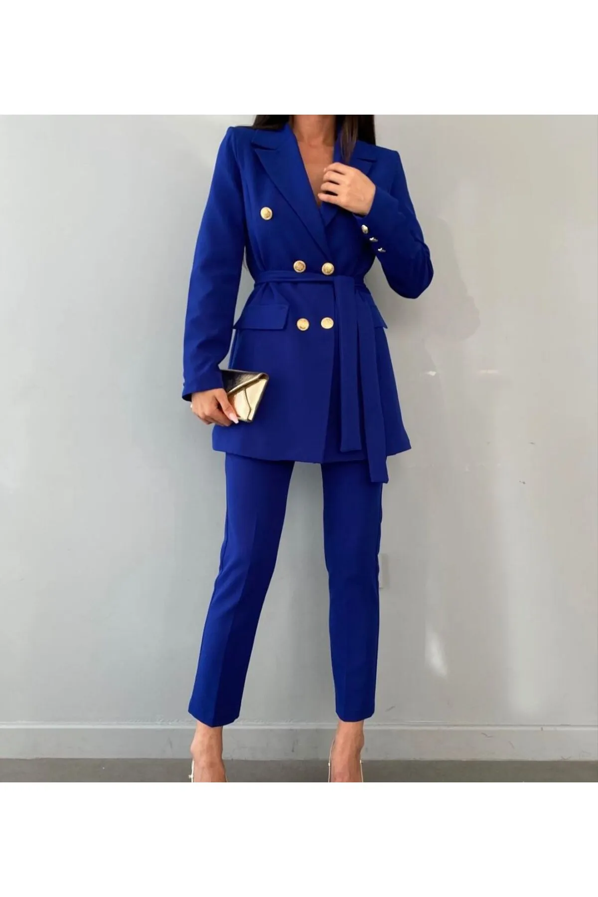 SONREİR  Knopfdetail zum Binden von Jacke und Hose