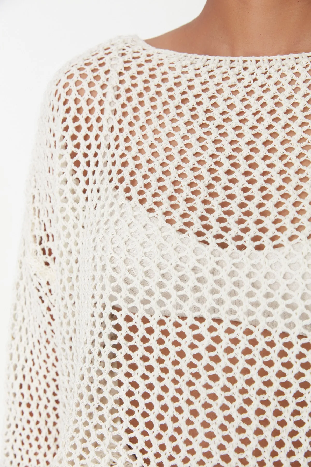 Trendyol Collection  Ecrufarbener, extra weiter Baumwoll-Strickpullover mit Lochmuster TWOAW20FV0184