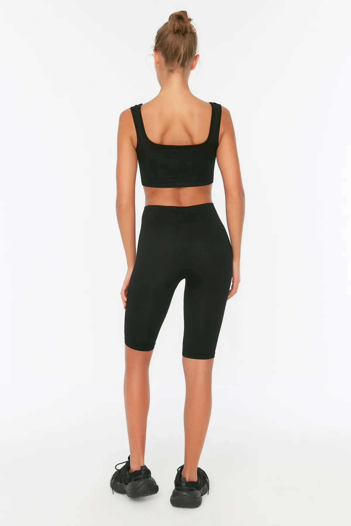 Trendyol Collection  Schwarze nahtlose/nahtlose gerippte Biker-/Radfahrer-/kurze gestrickte Sport-Leggings TWOSS21TA0013